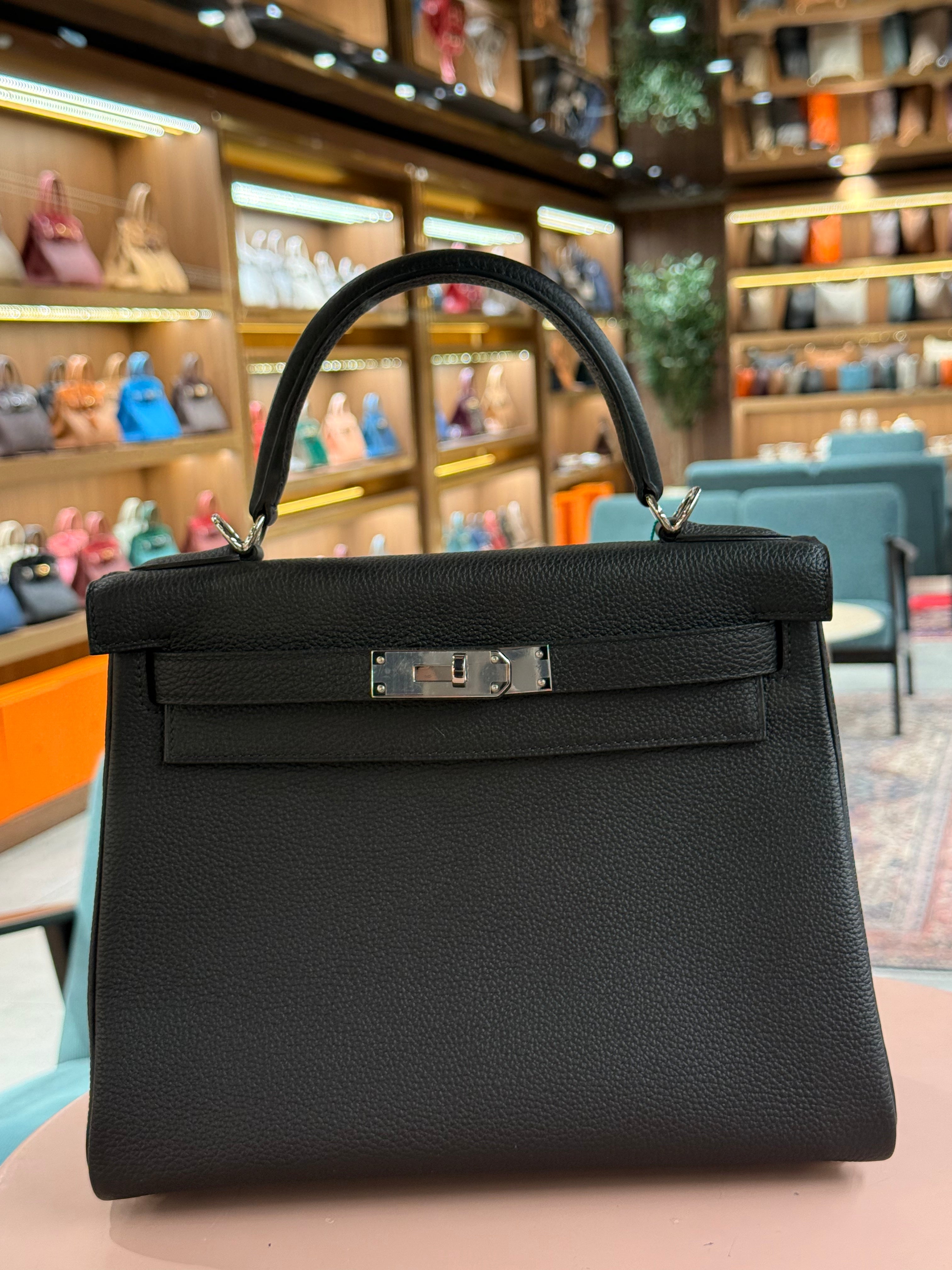 Hermes | Kelly (28) – Togo – Black – Palladium Hardware
