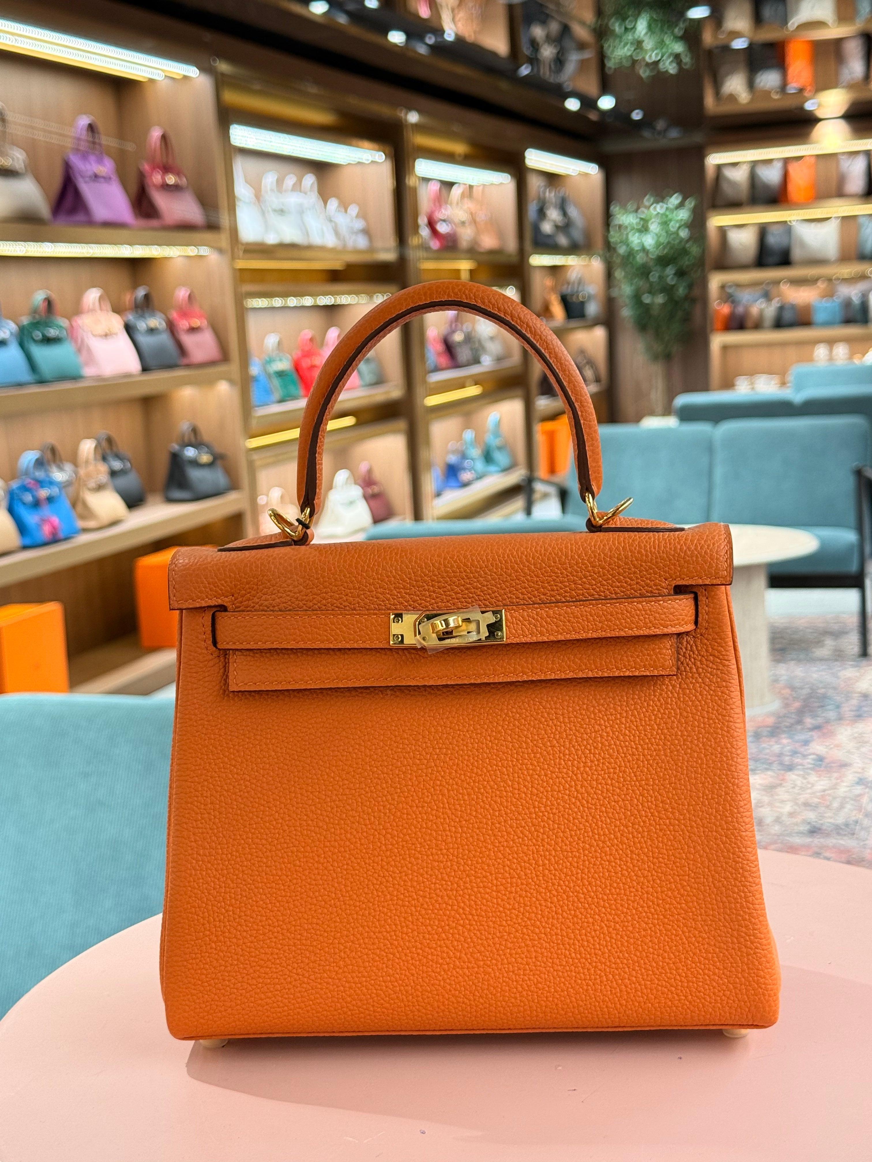 Hermes | Kelly (25) – Togo – Orange – Gold Hardware