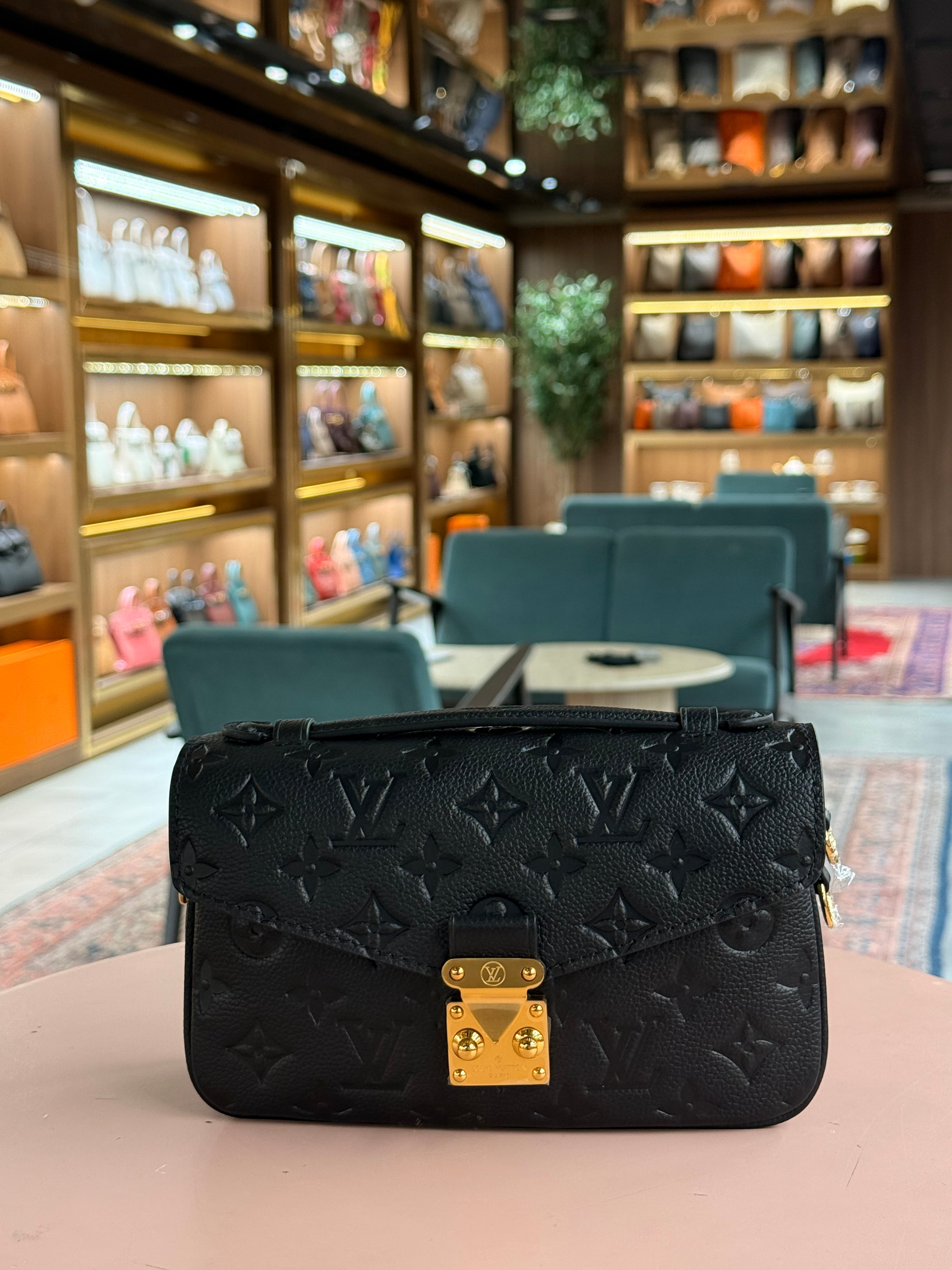 Louis Vuitton | Pochette Métis (East-West) – Monogram Empreinte – Noir – Gold Hardware