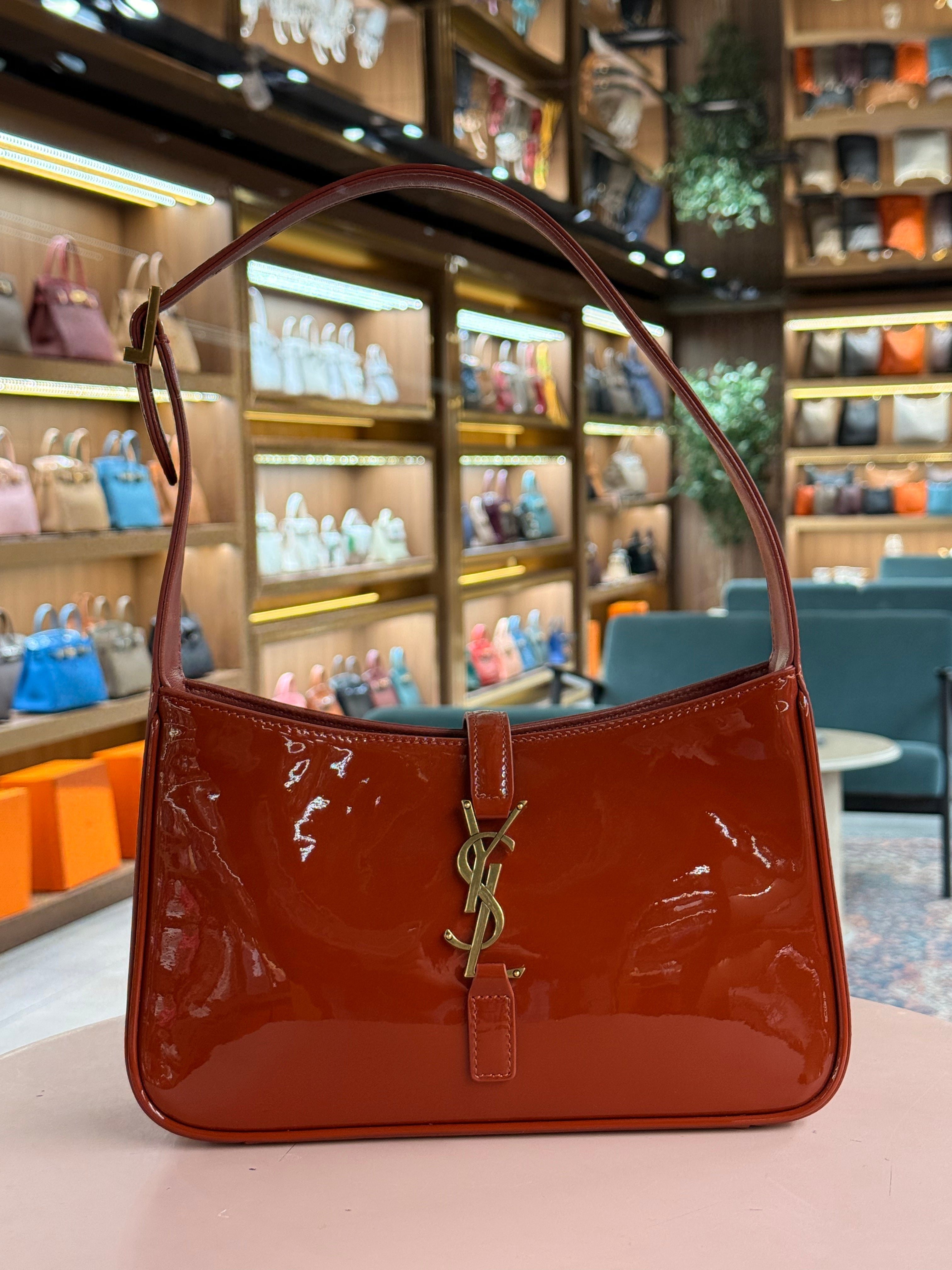 YSL | 5-to-7-Hobo – Patent Leather – Rouge – Gold Hardware