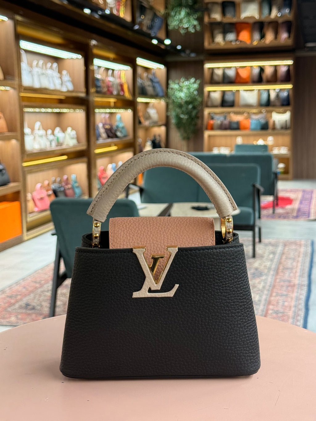 Louis Vuitton | Capucines (Mini) – Leather – Black/Pink – Gold Hardware