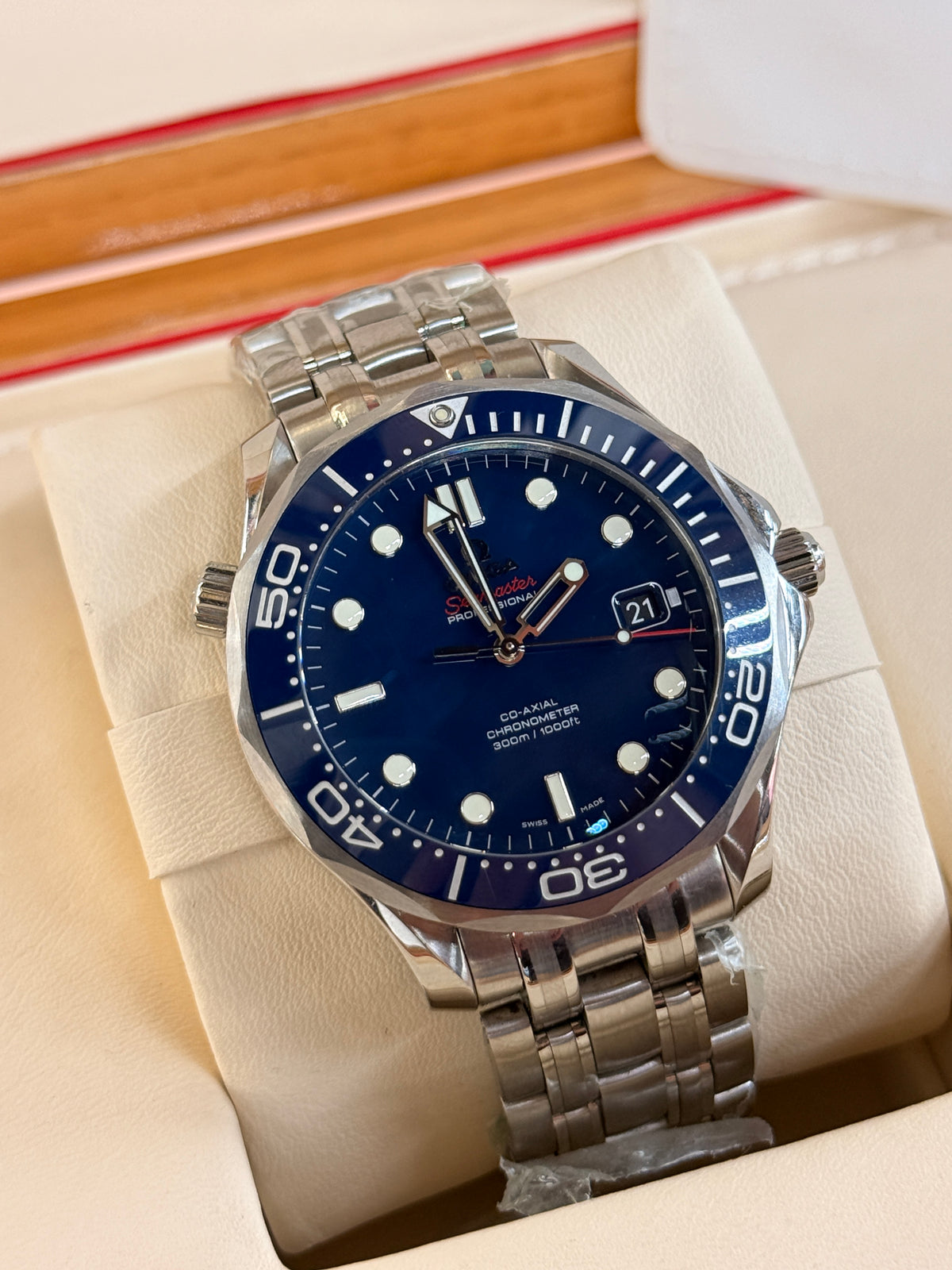 Omega | Seamaster Diver 300M – Stainless Steel – Blue – Silver Hardware