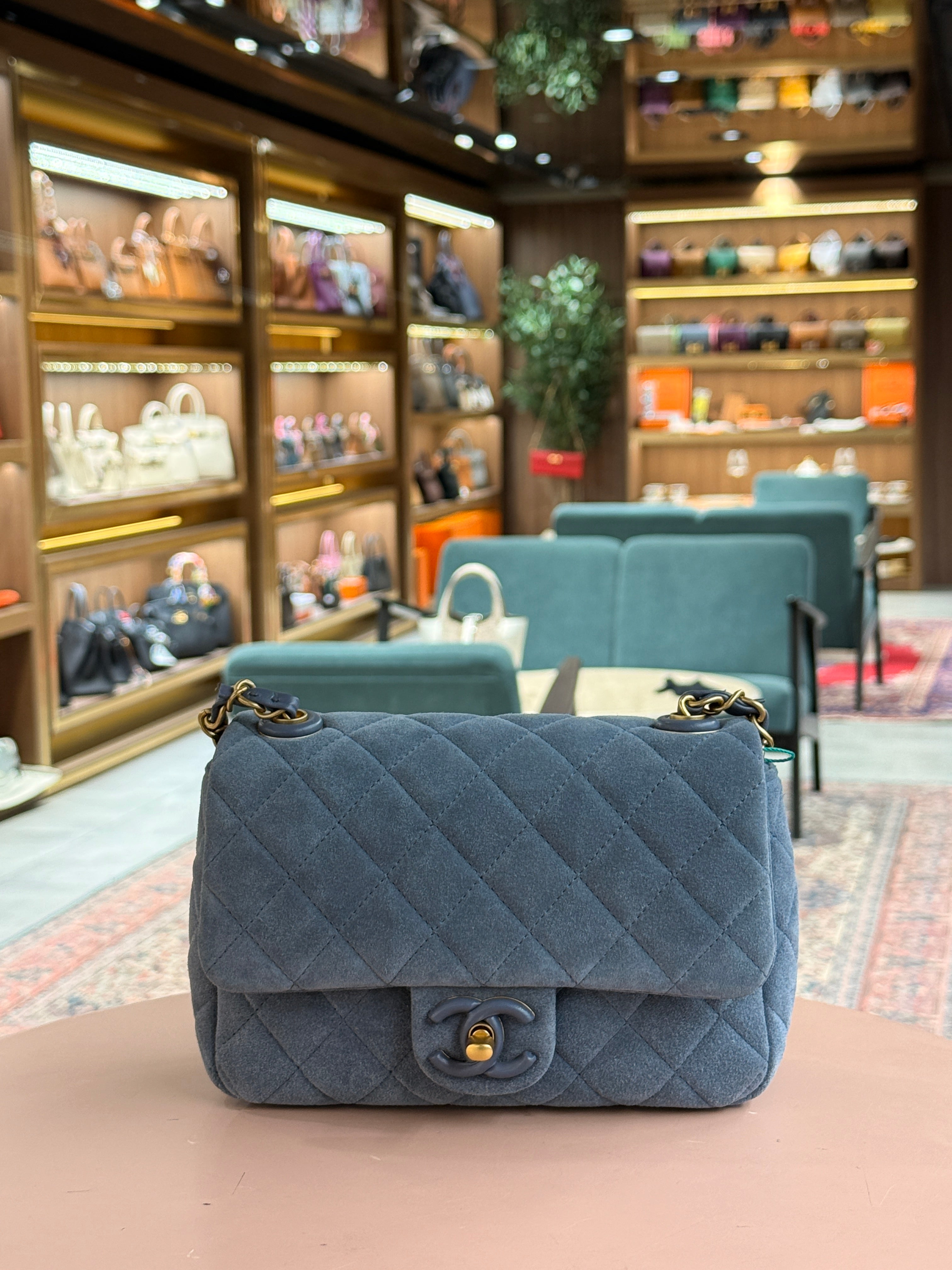 Chanel | Classic Flap Bag – Suede – Bleu Nuit – Gold Hardware