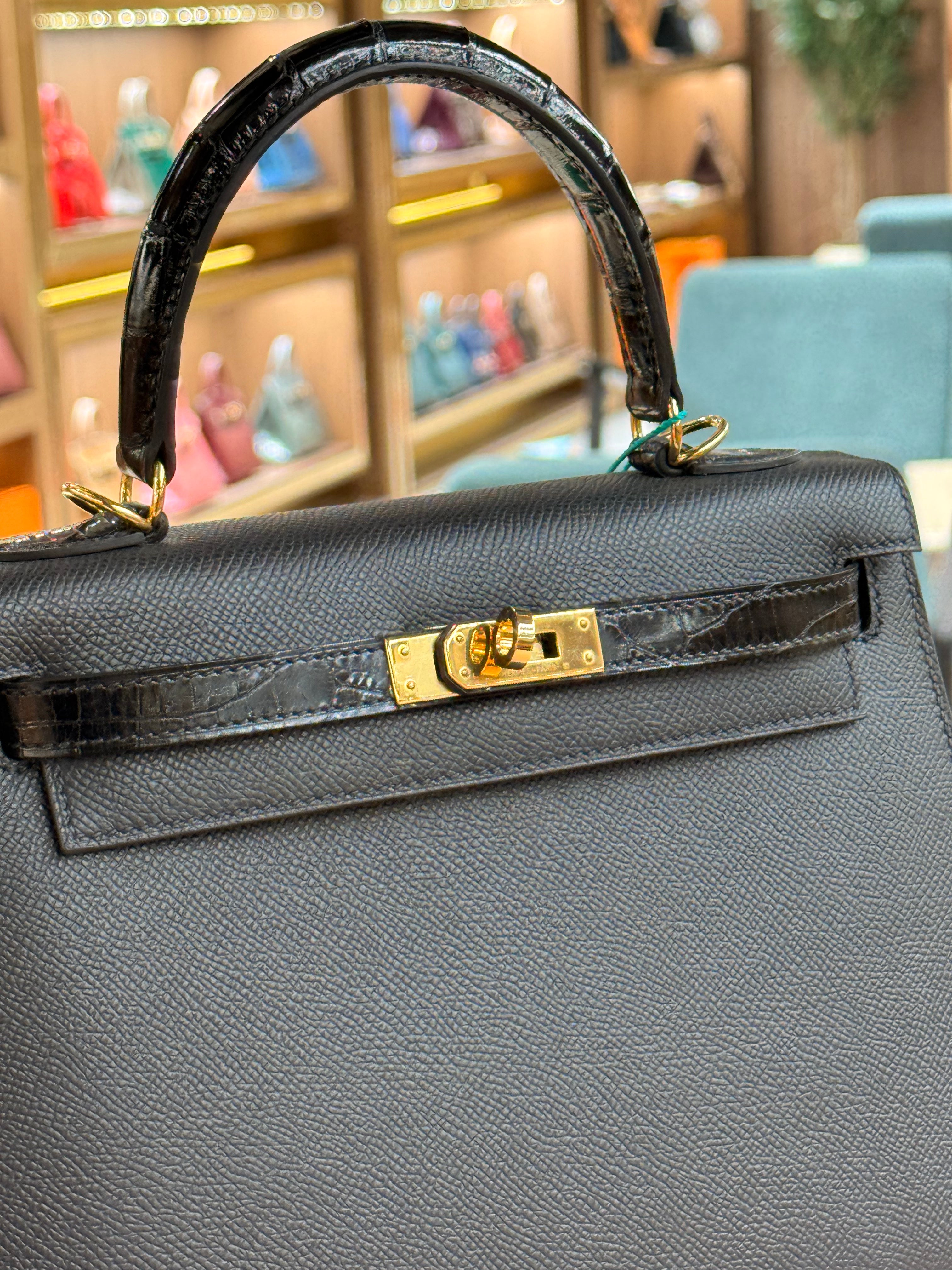 Hermes | Kelly (25) – Epsom – Black – Gold Hardware