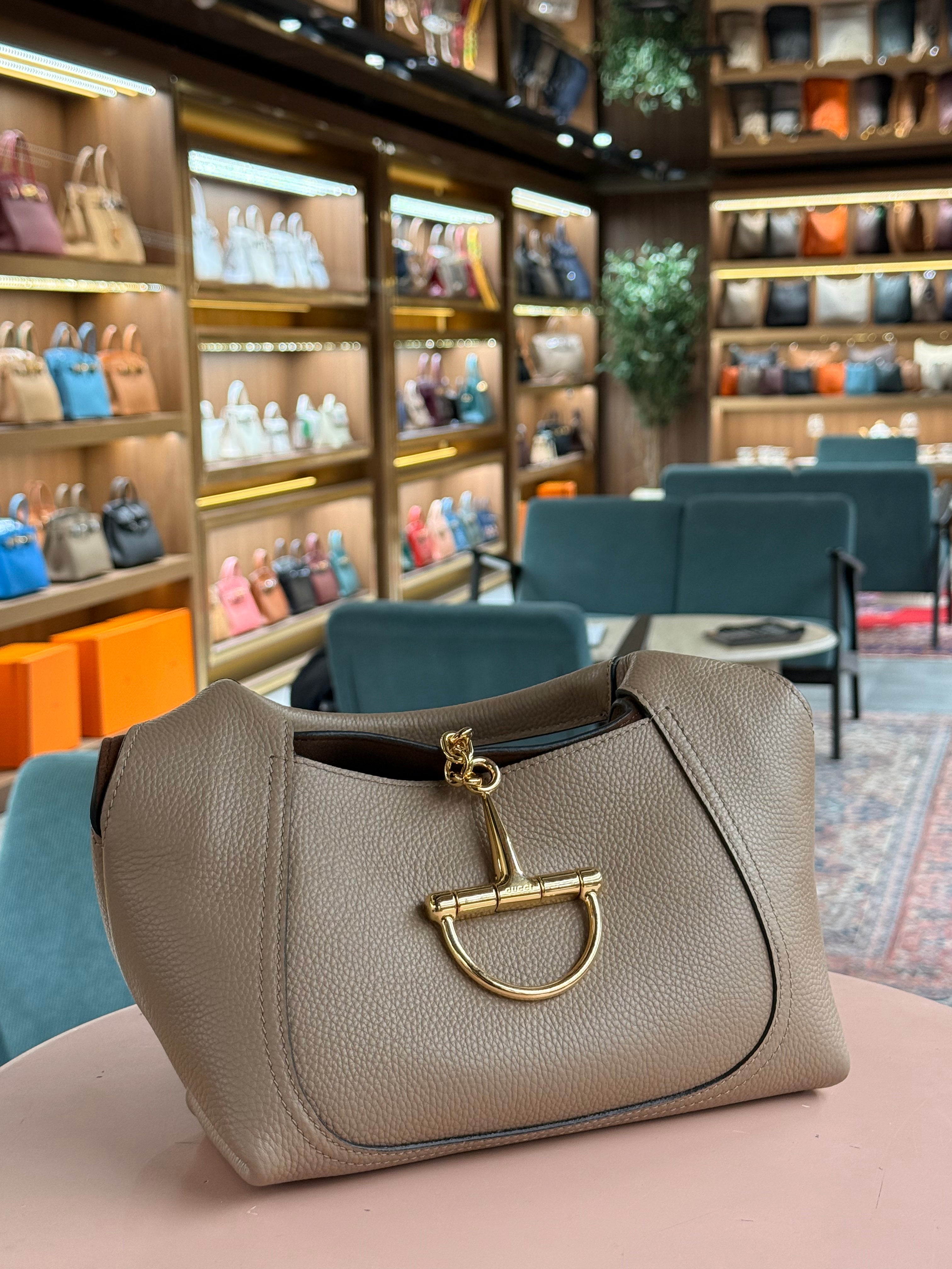 Gucci | Softbit Maxi Shoulder Bag – Leather – Beige – Gold Hardware