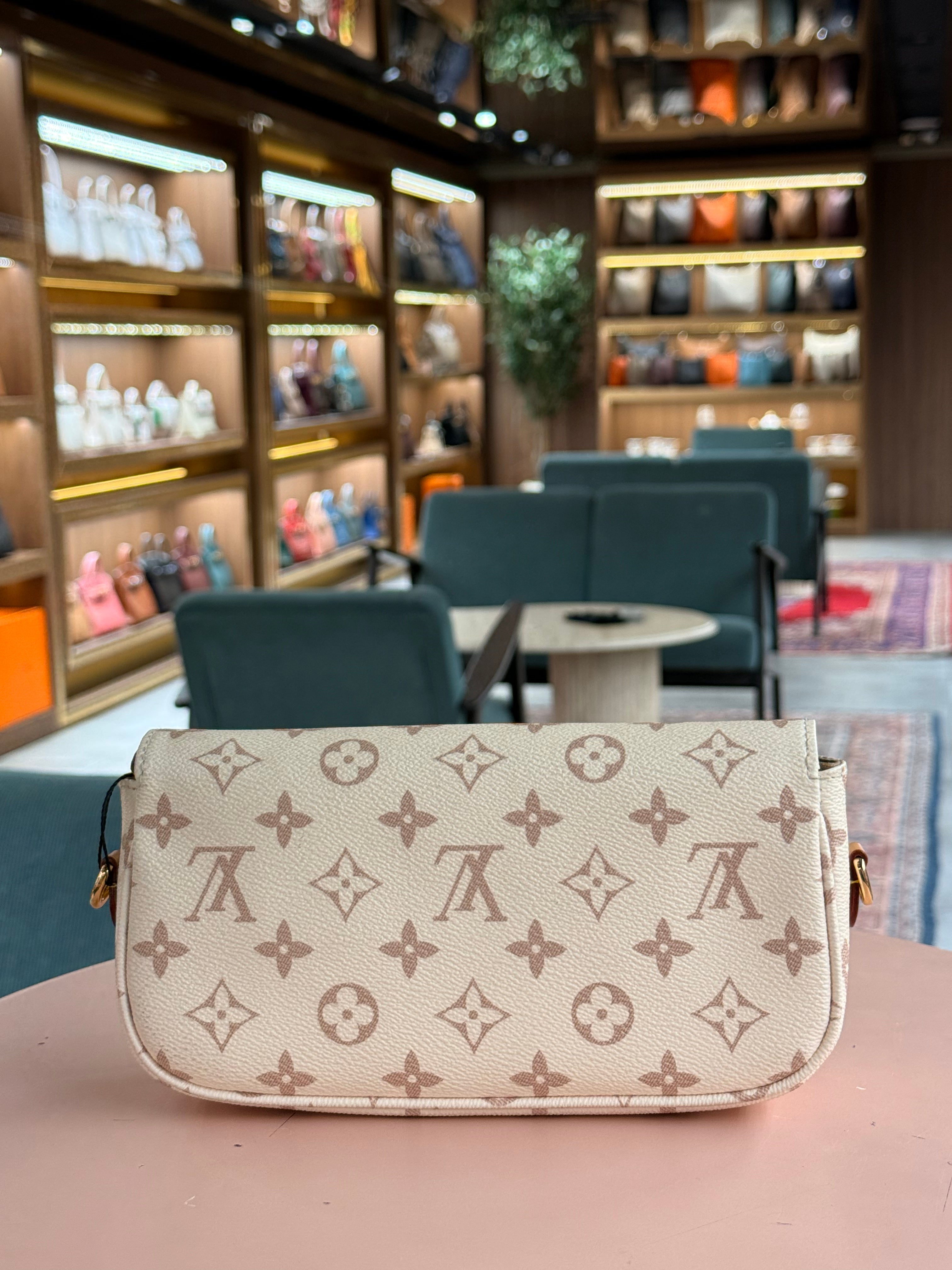 Louis Vuitton | Wallet on Chain Ivy – Canvas – Cream – Gold Hardware