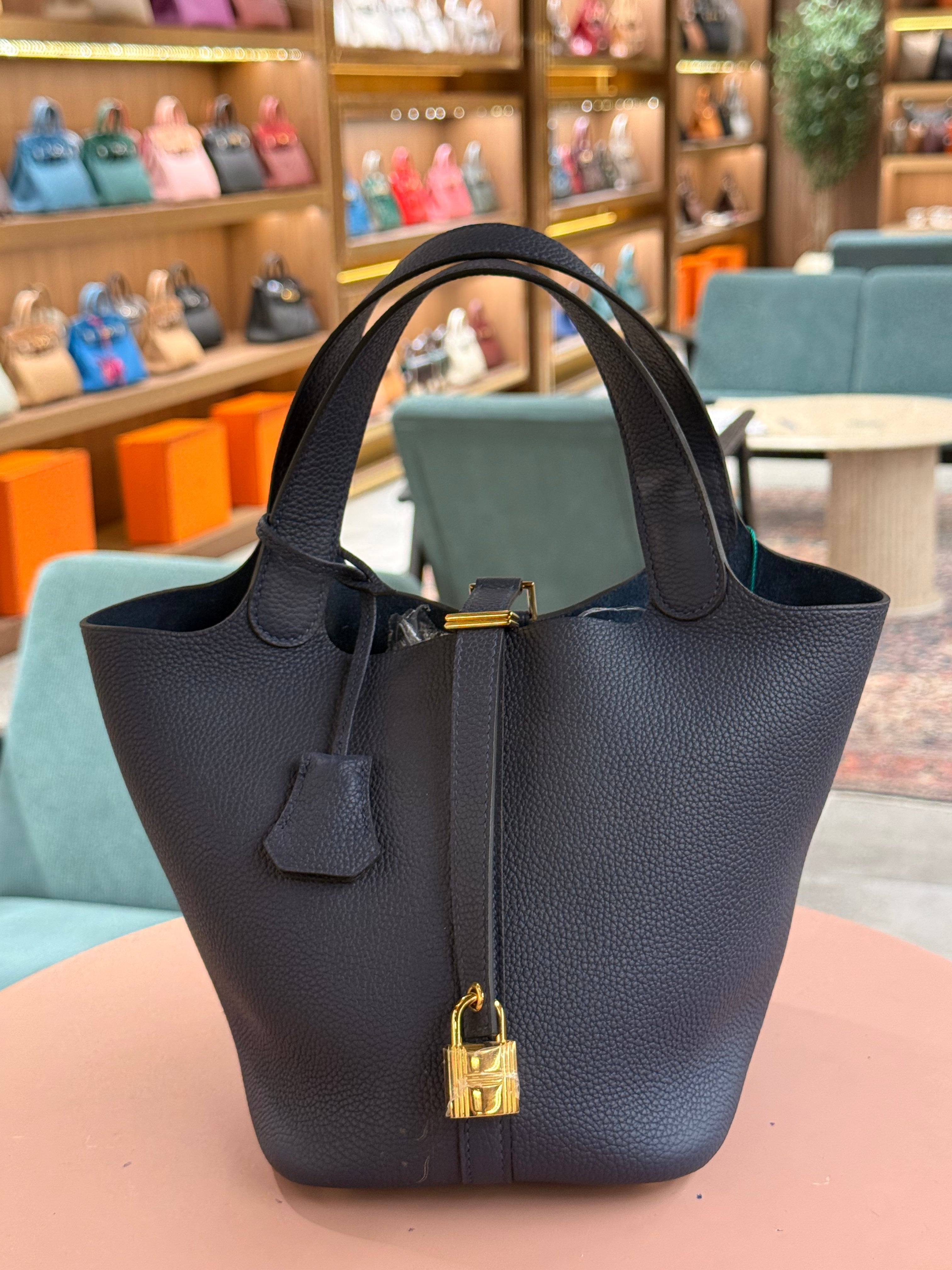 Hermes | Picotin (22) – Taurillon Clemence – Noir – Gold Hardware