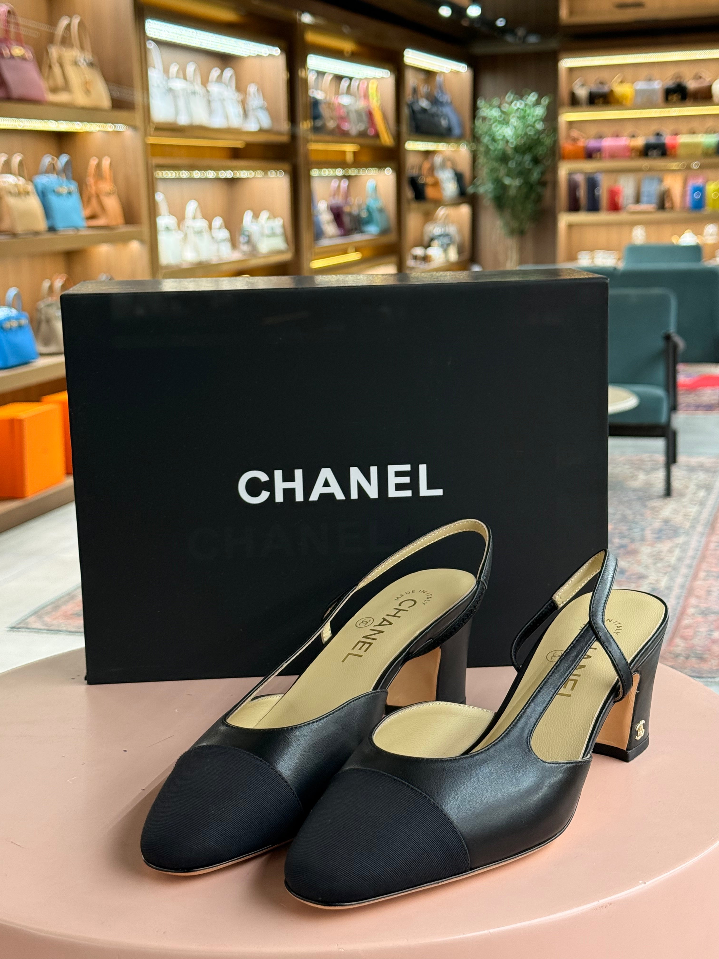 Chanel | Shoes with Back Strap – Fabric – Black – Gold Hardware