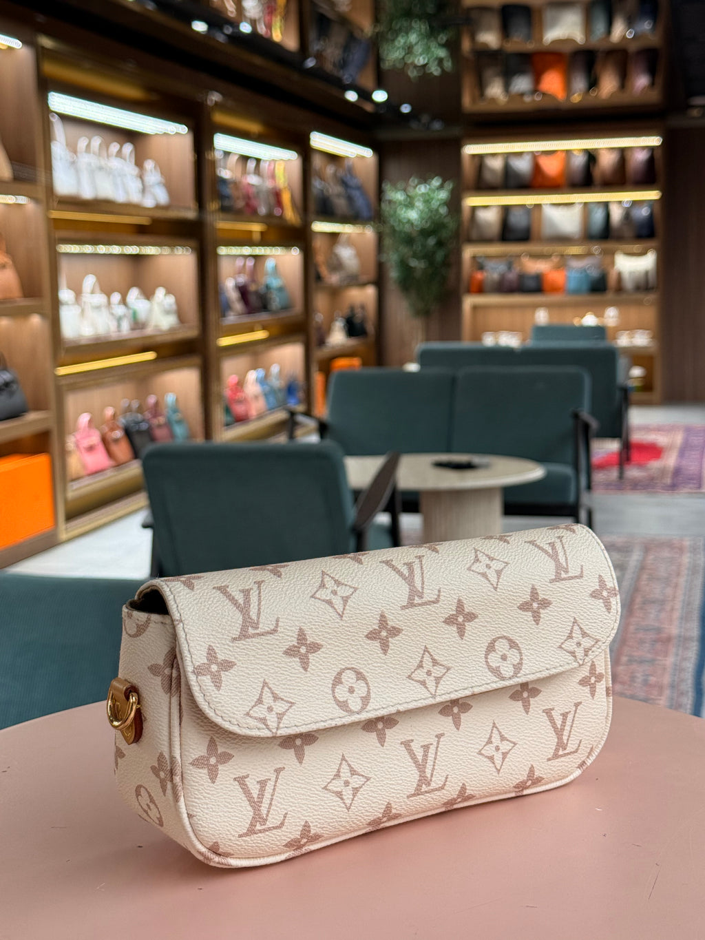 Louis Vuitton | Wallet on Chain Ivy – Canvas – Cream – Gold Hardware