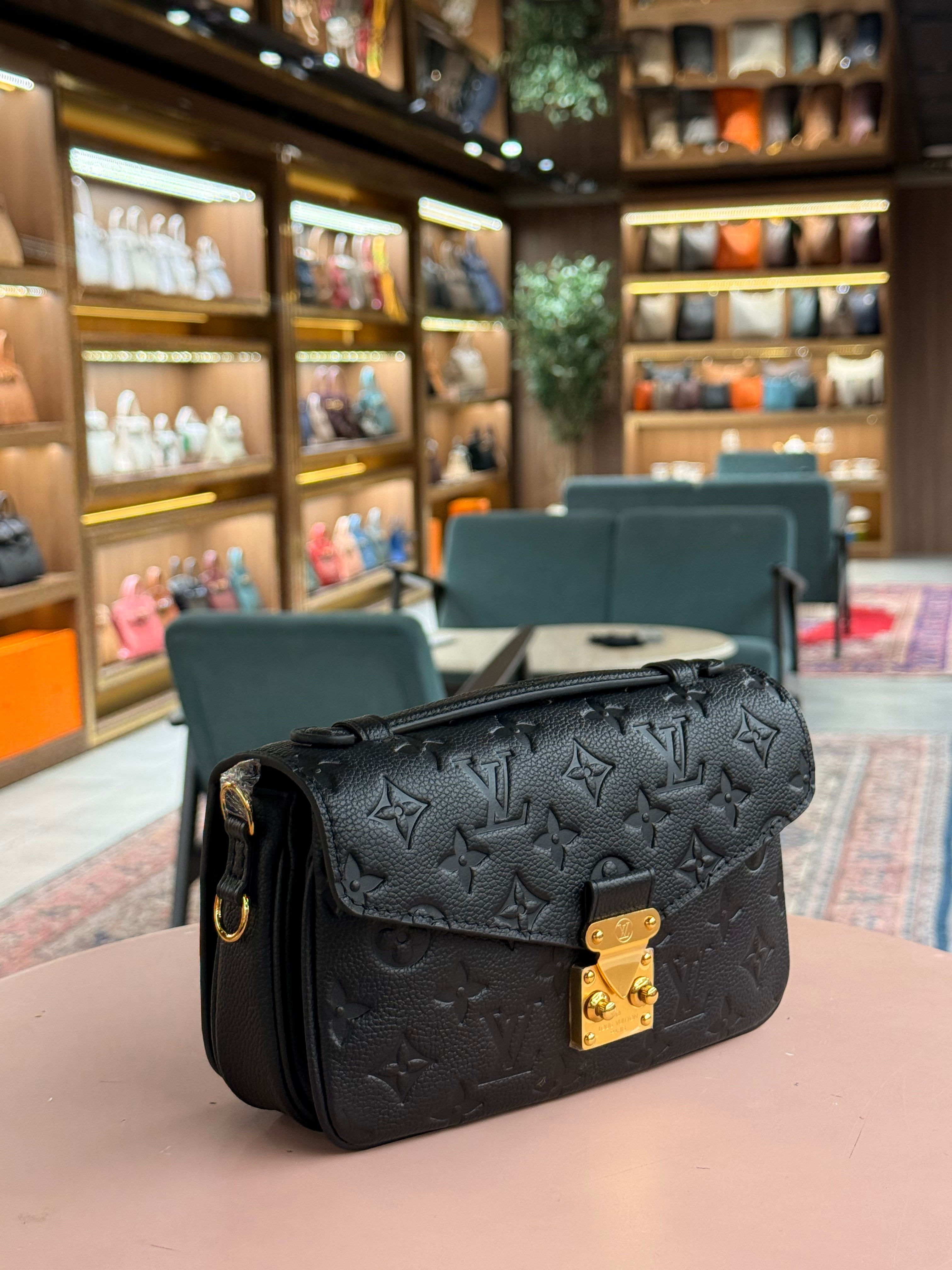 Louis Vuitton | Pochette Métis (East-West) – Monogram Empreinte – Noir – Gold Hardware