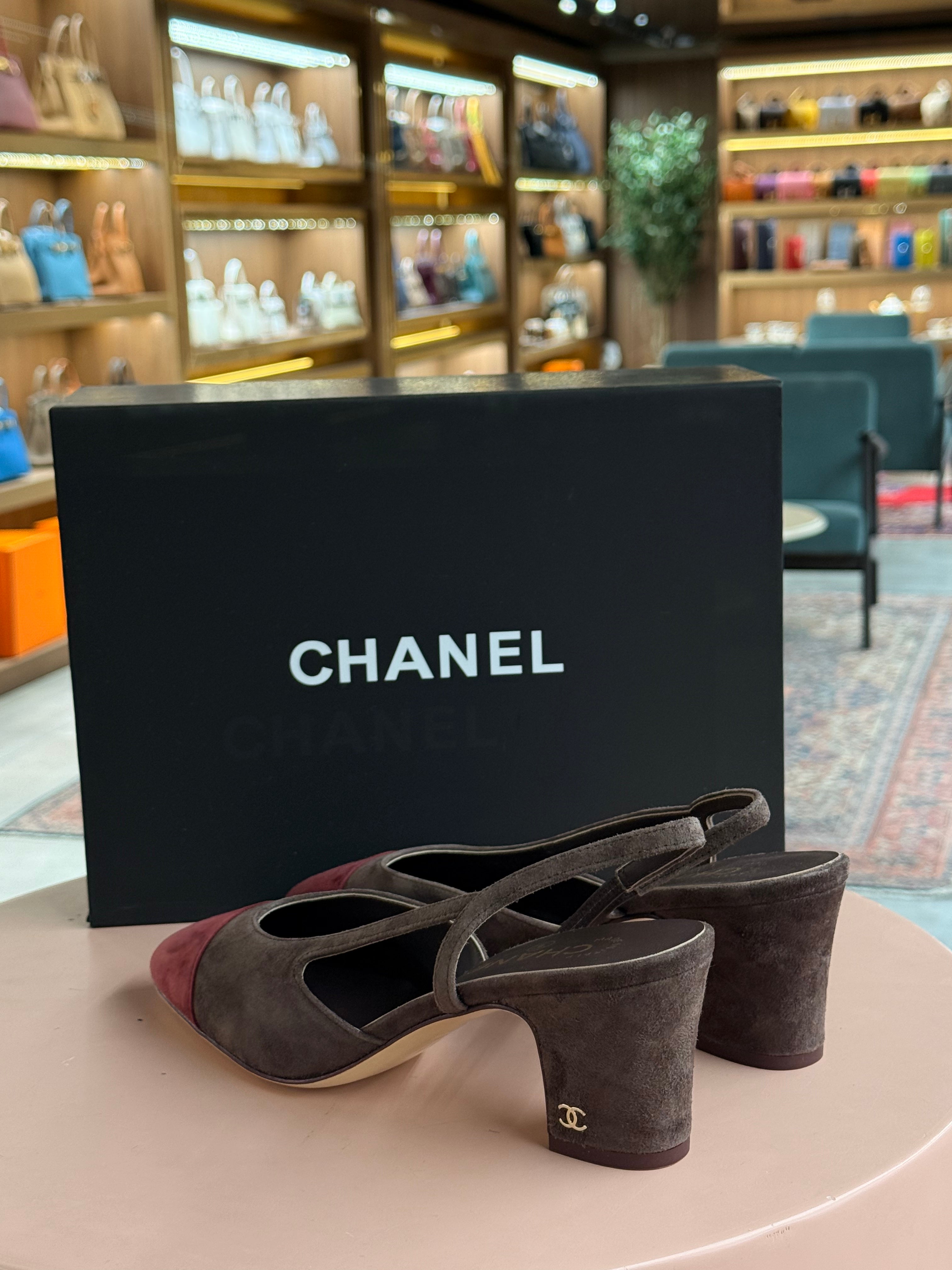 Chanel | Slingback Heels – Suede – Grey and Burgundy – Gold Hardware