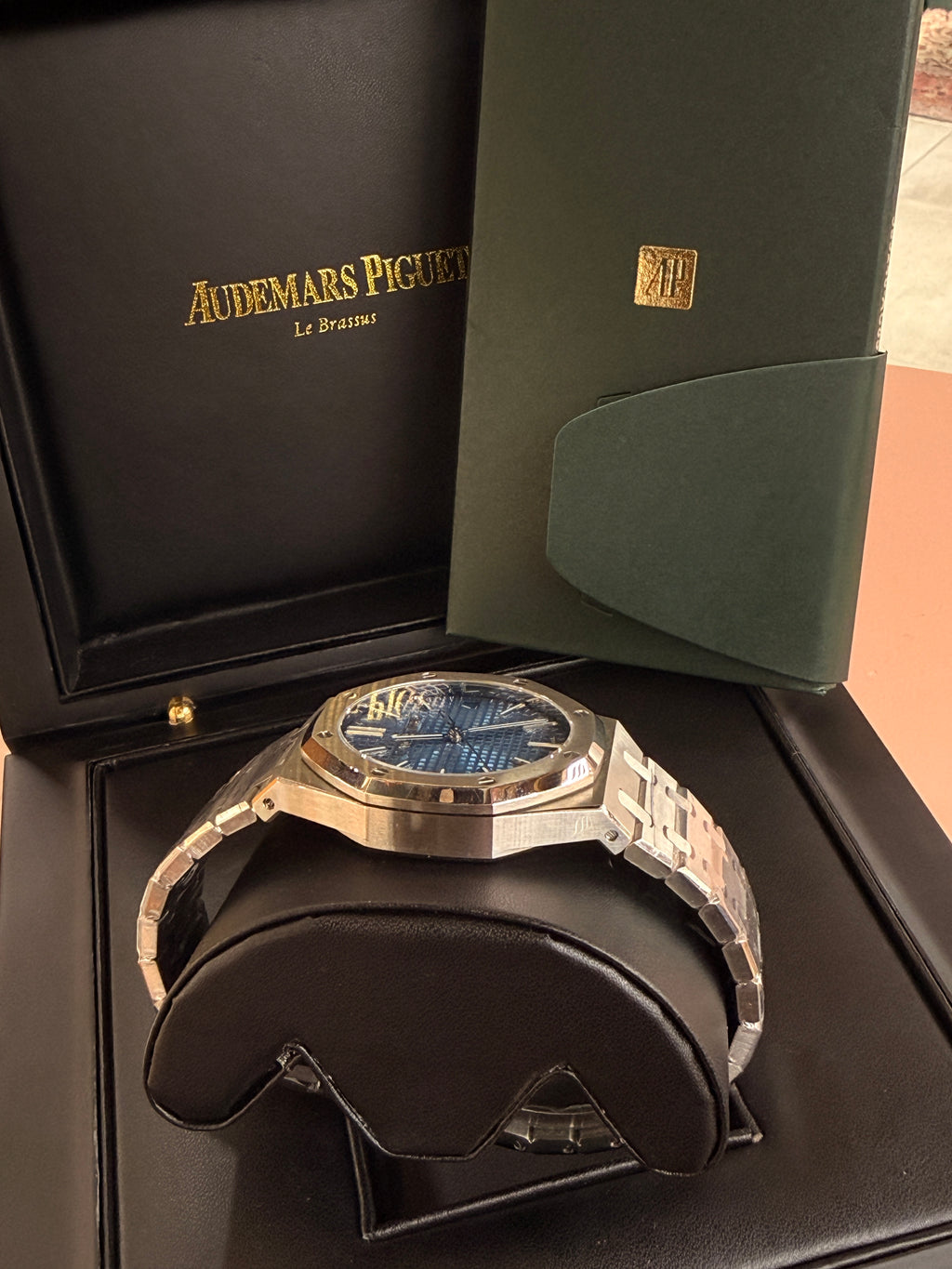 Audemars Piguet | Royal Oak – Stainless Steel – Blue – Silver Hardware