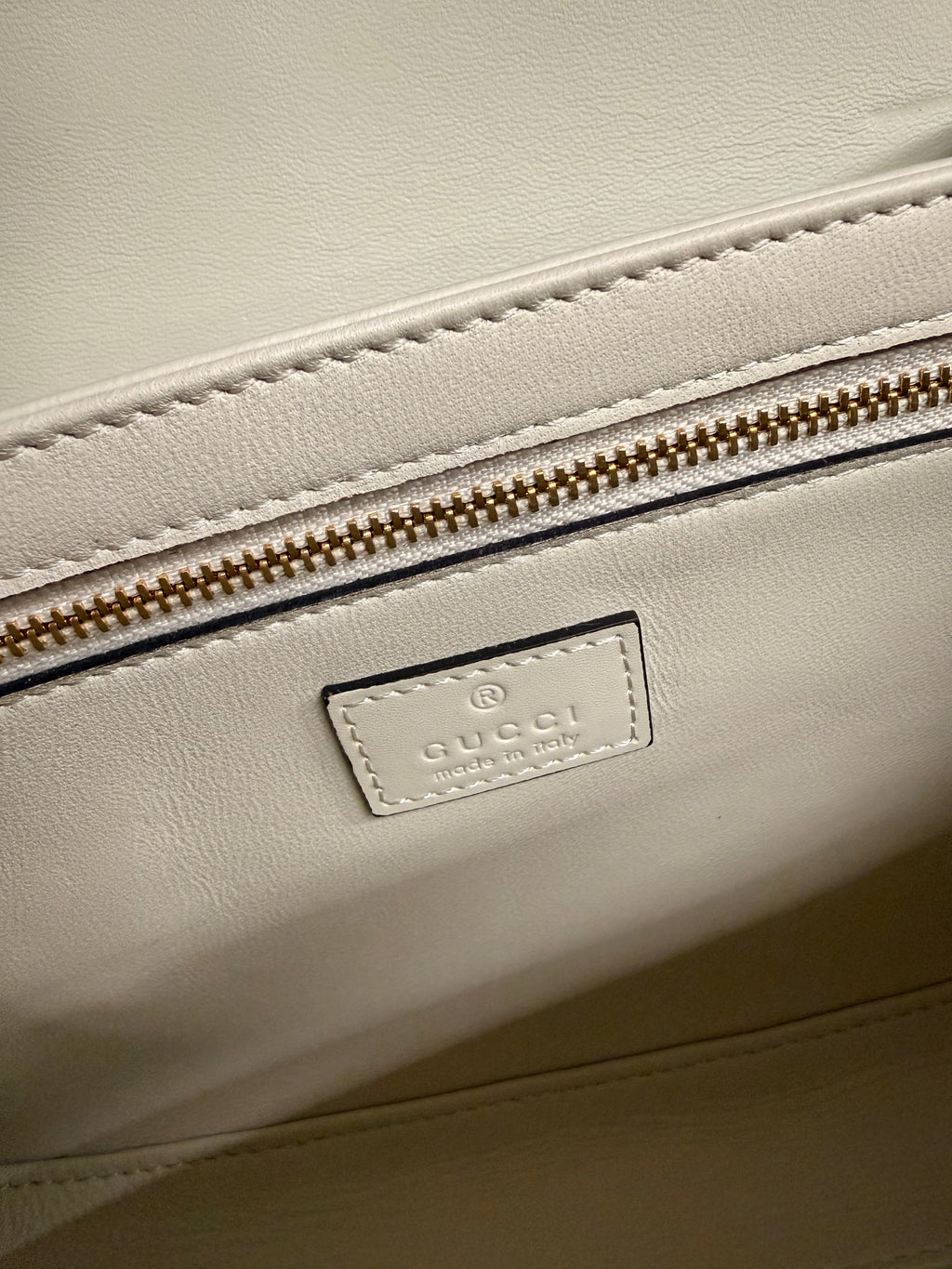 Gucci | Small Siena (Small) – Leather – Ivory – Gold Hardware