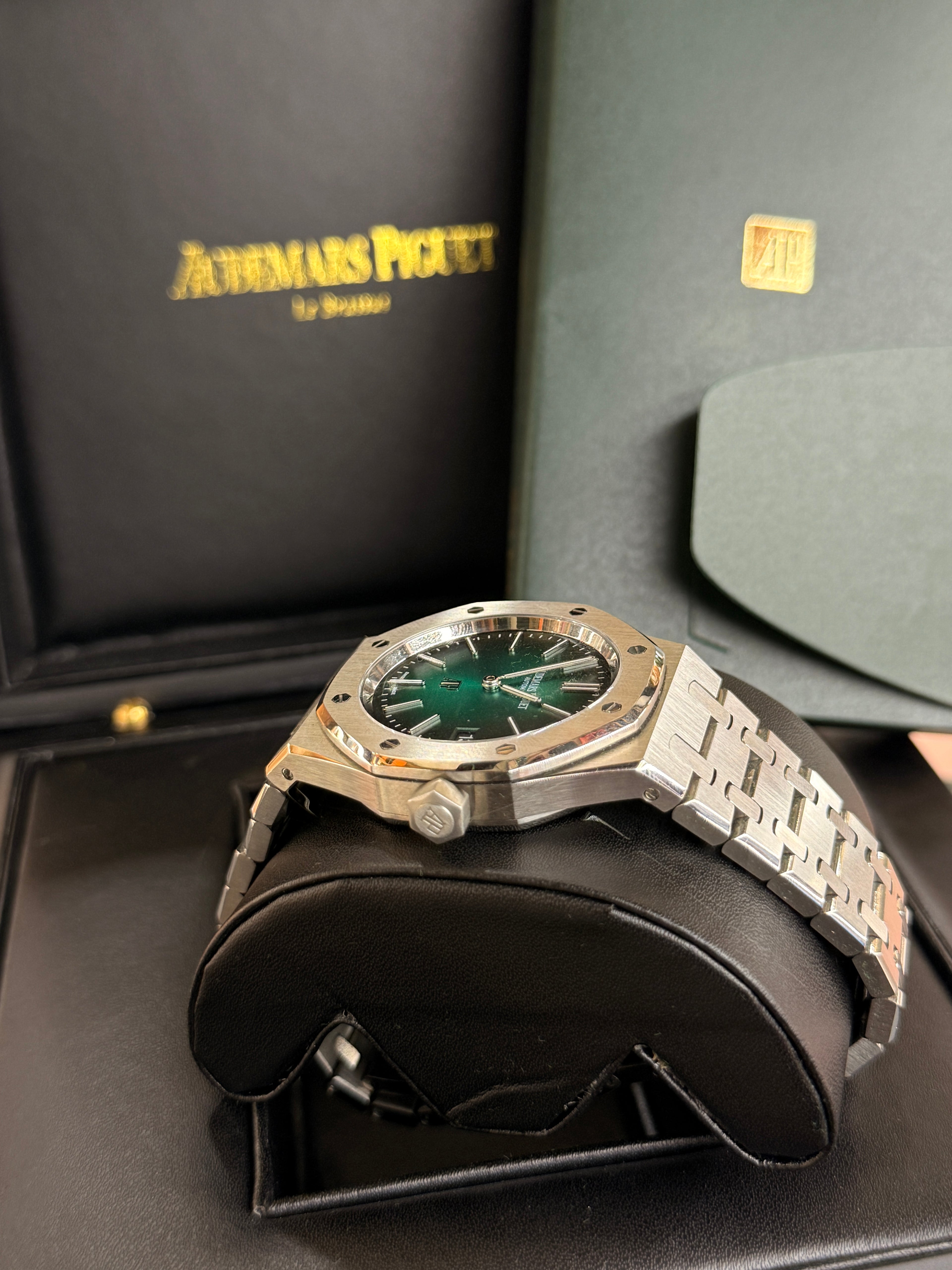 Audemars Piguet | Royal Oak – Stainless Steel – Green – Silver Hardware