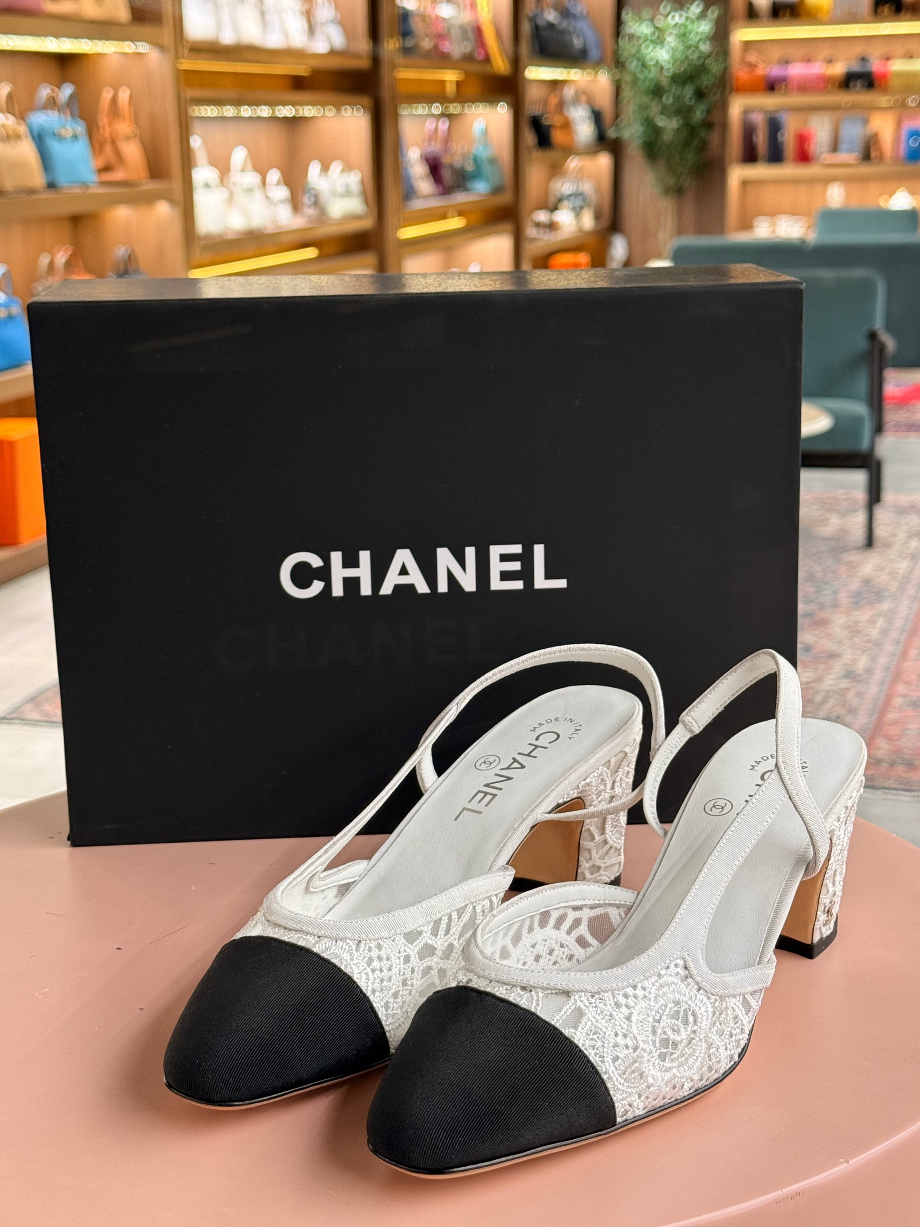 Chanel | Slingback Pumps – Lace and Fabric – White and Black – Gold Hardware