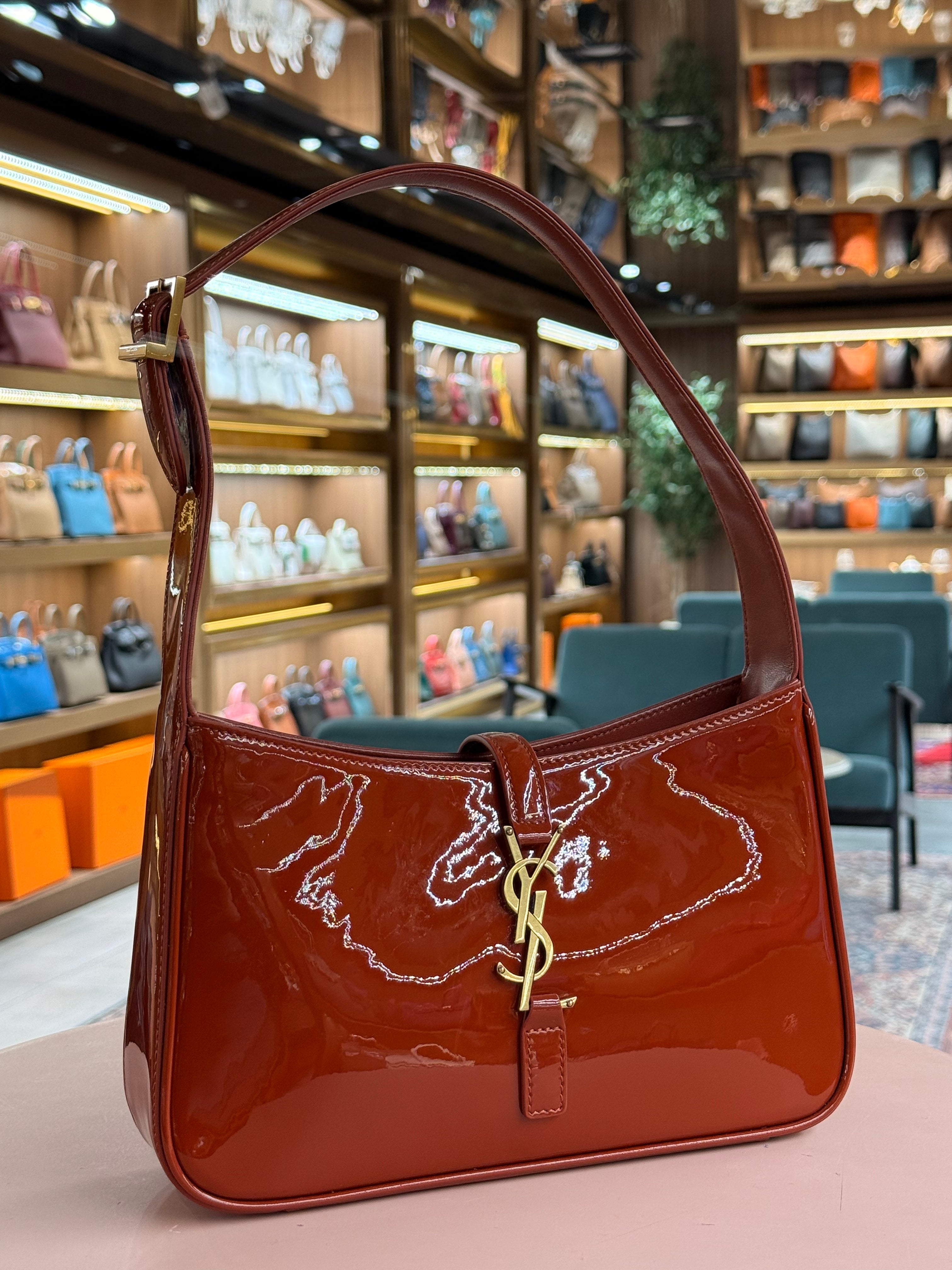 YSL | 5-to-7-Hobo – Patent Leather – Rouge – Gold Hardware