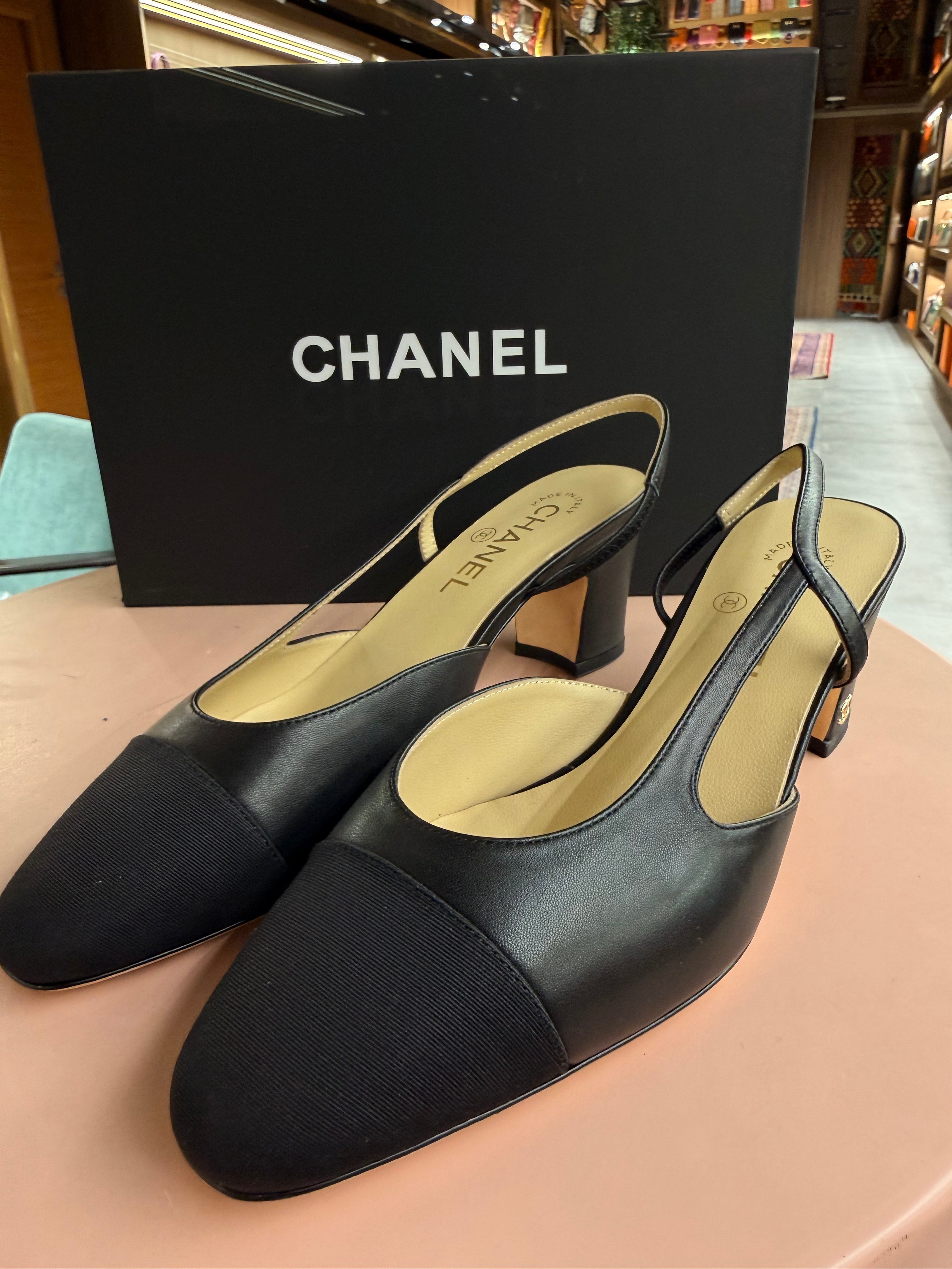 Chanel | Slingback Heels – Fabric – Black – Gold Hardware