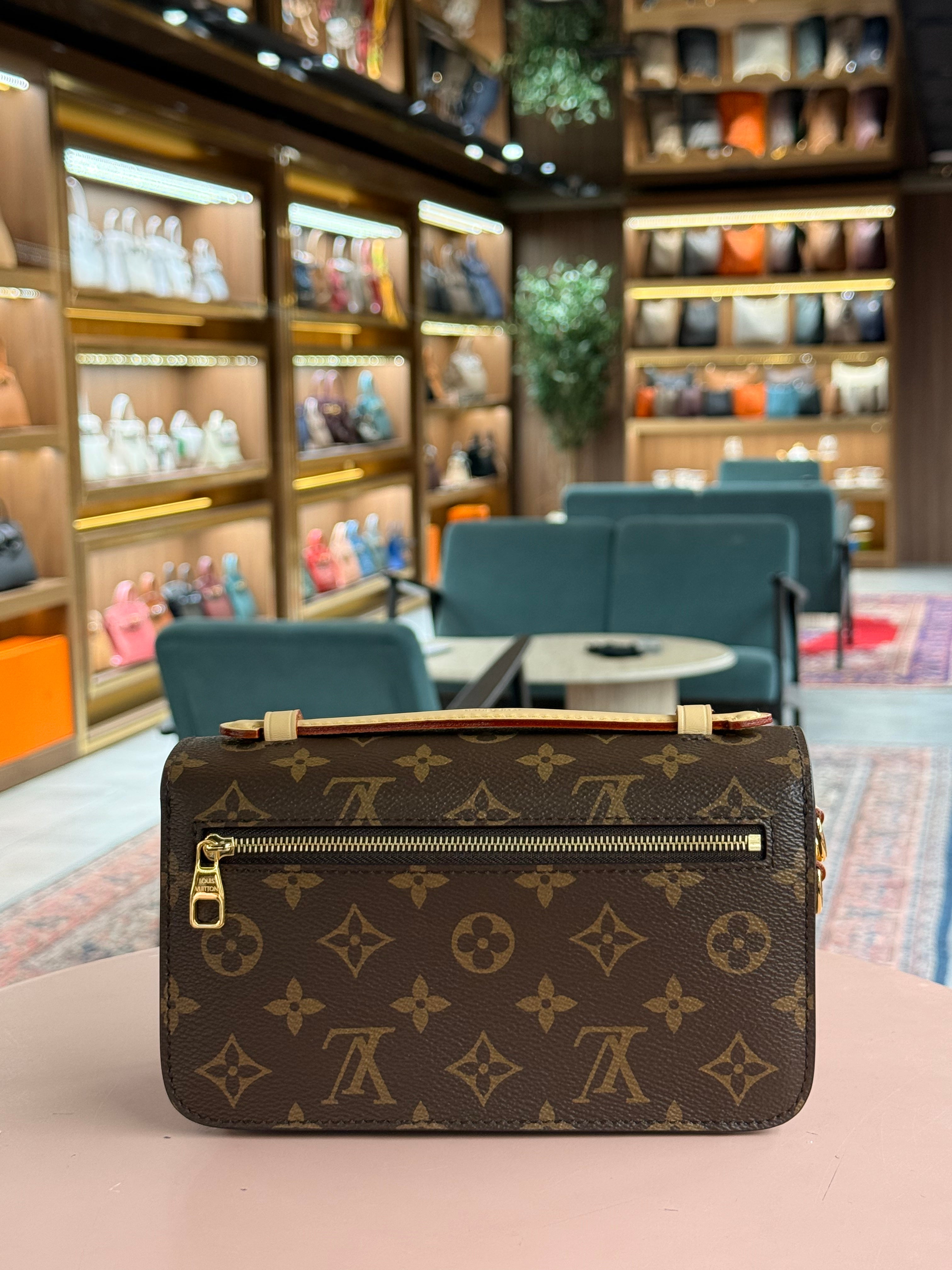 Louis Vuitton | Pochette Métis (East-West) – Canvas – Brown – Gold Hardware