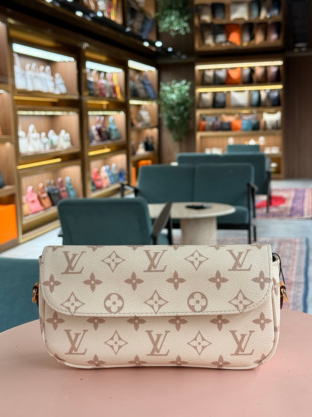 Louis Vuitton | Wallet on Chain Ivy – Canvas – Cream – Gold Hardware