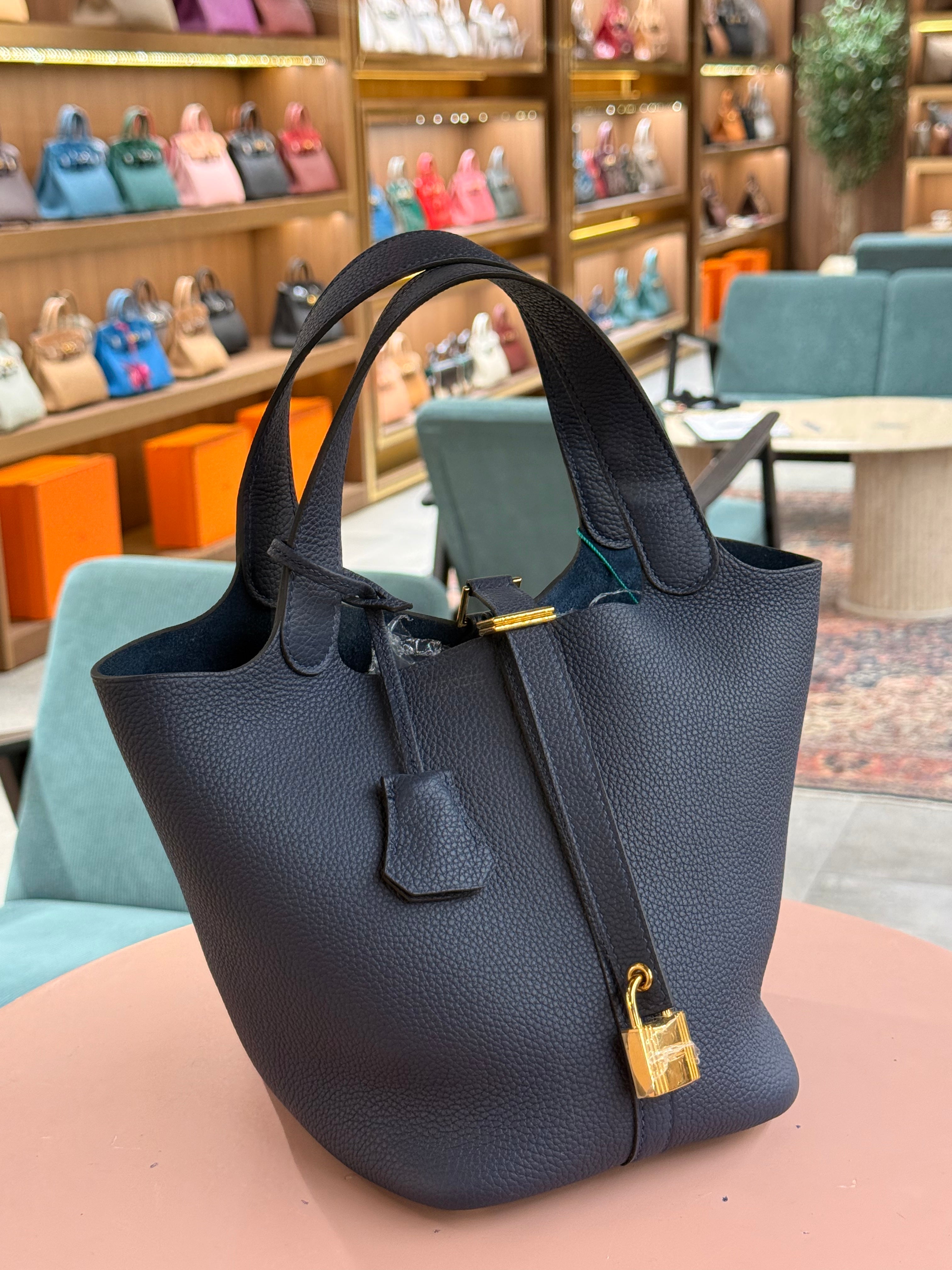 Hermes | Picotin (22) – Taurillon Clemence – Noir – Gold Hardware