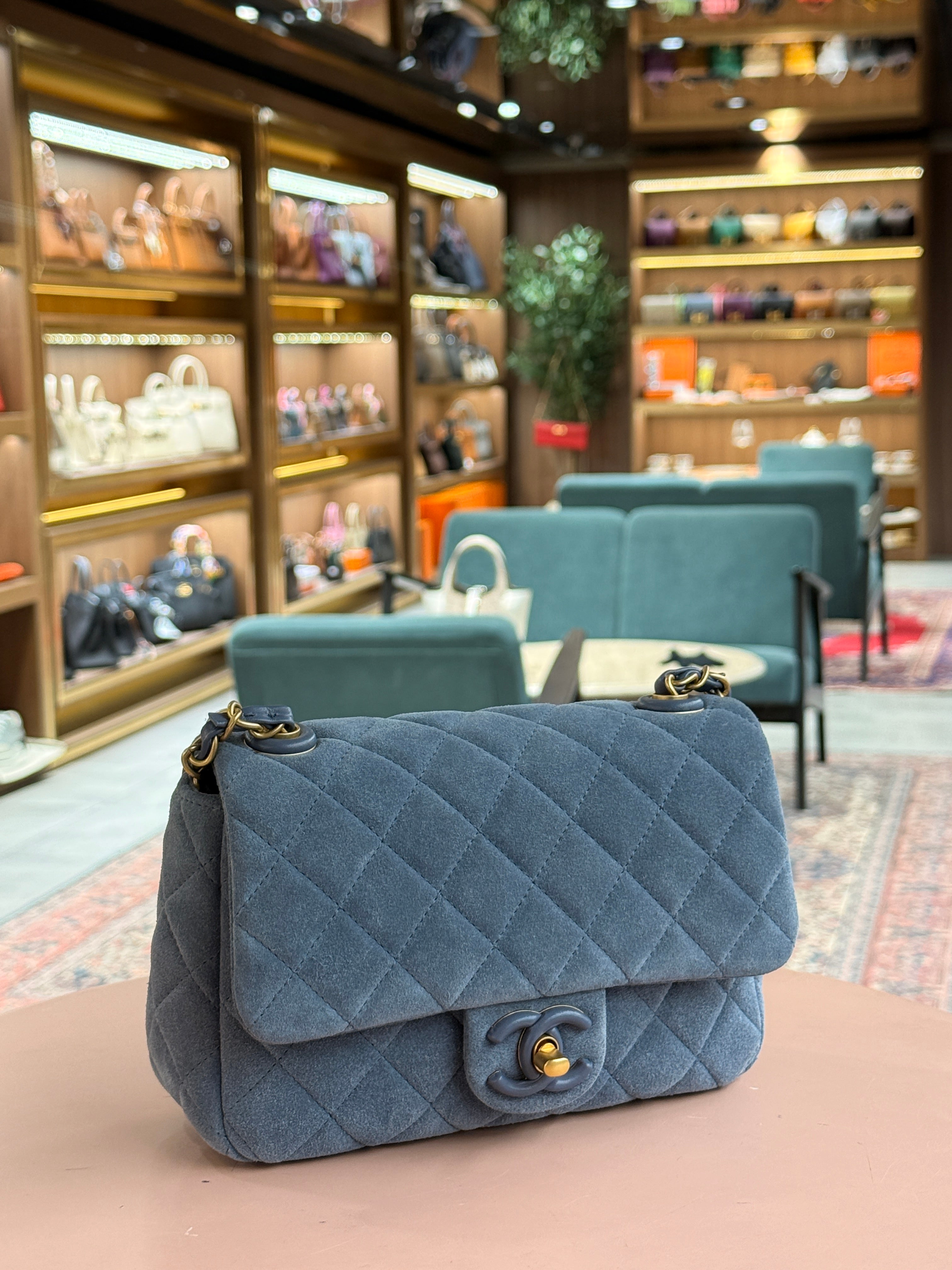 Chanel | Classic Flap Bag – Suede – Bleu Nuit – Gold Hardware