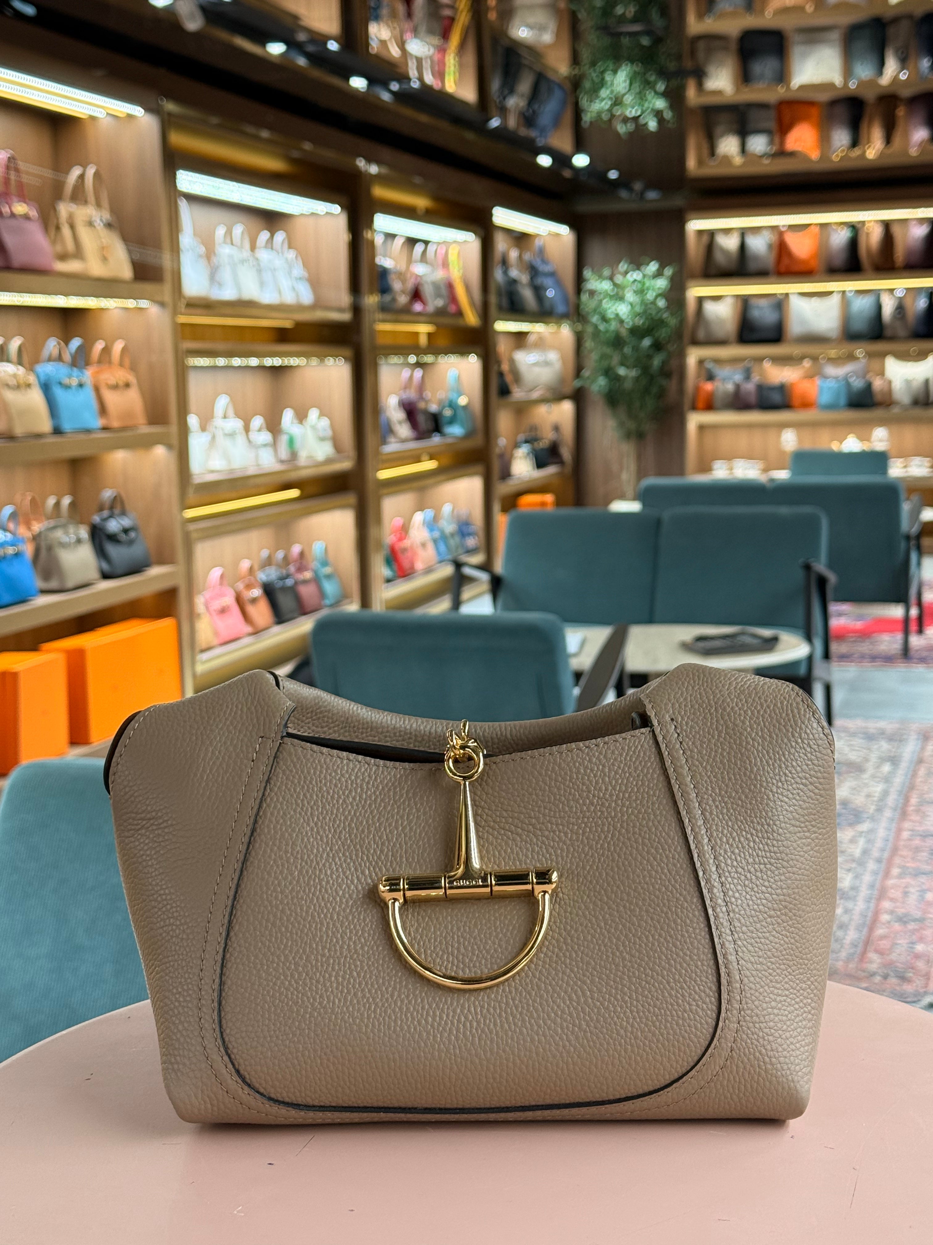 Gucci | Softbit Maxi Shoulder Bag – Leather – Beige – Gold Hardware