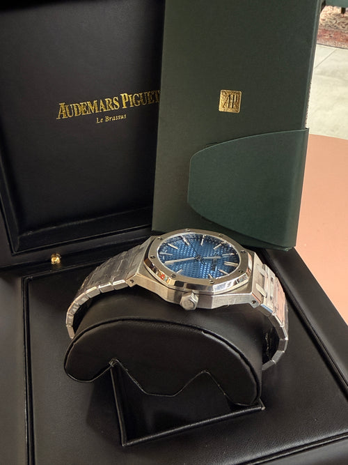 Audemars Piguet | Royal Oak – Stainless Steel – Blue – Silver Hardware