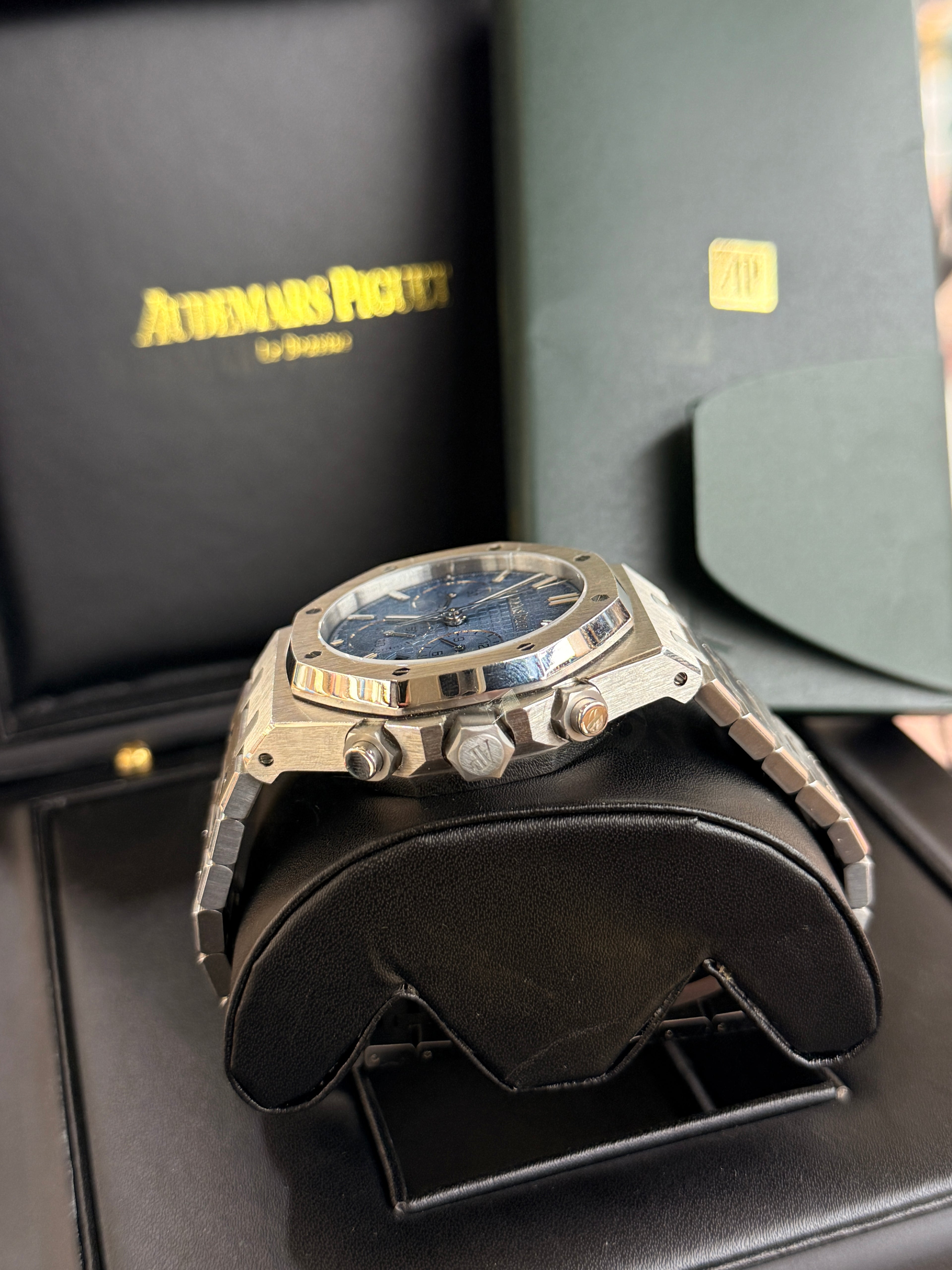 Audemars Piguet | Royal Oak Chronograph – Stainless Steel – Blue – Silver Hardware