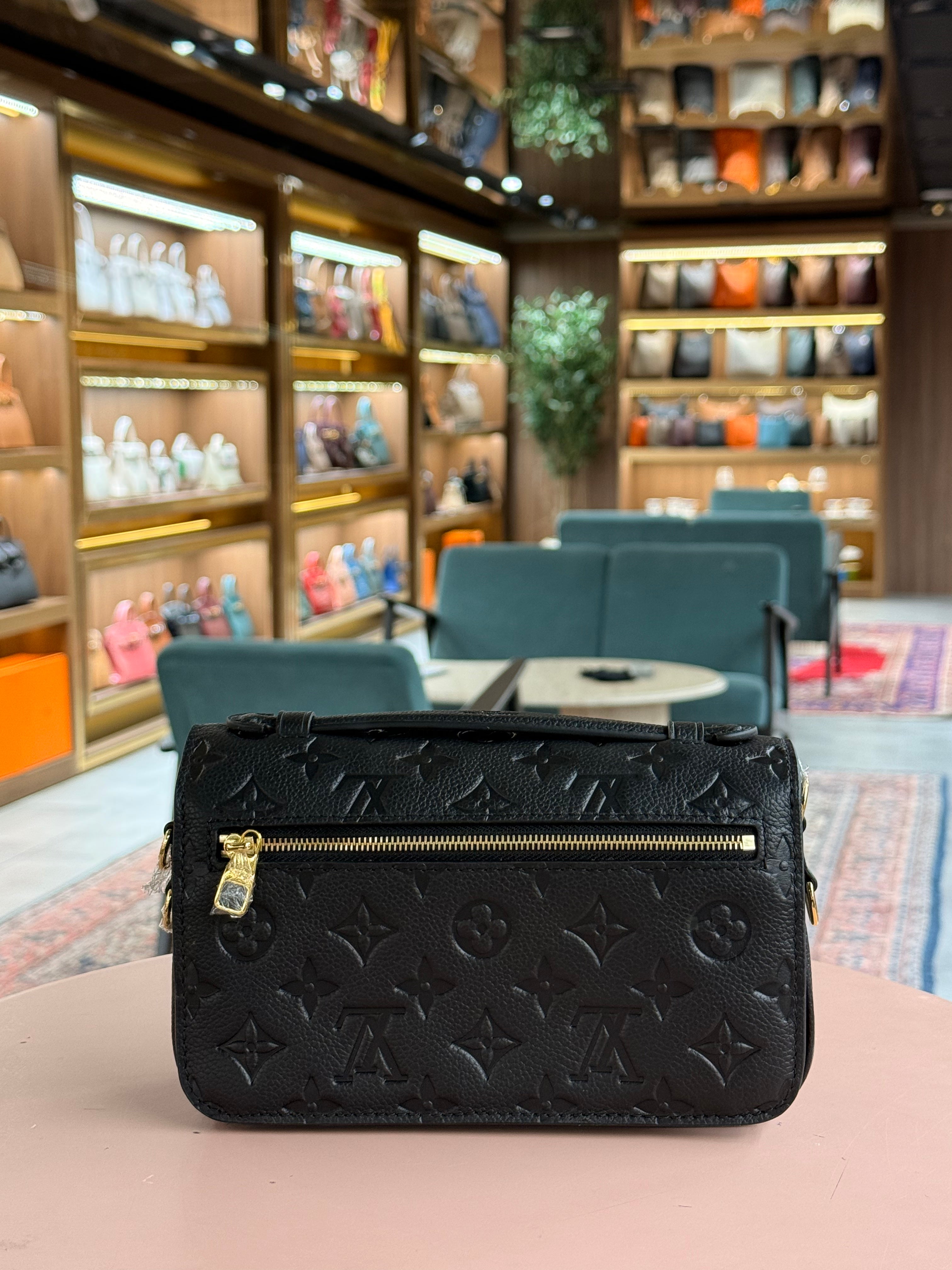 Louis Vuitton | Pochette Métis (East-West) – Monogram Empreinte – Noir – Gold Hardware