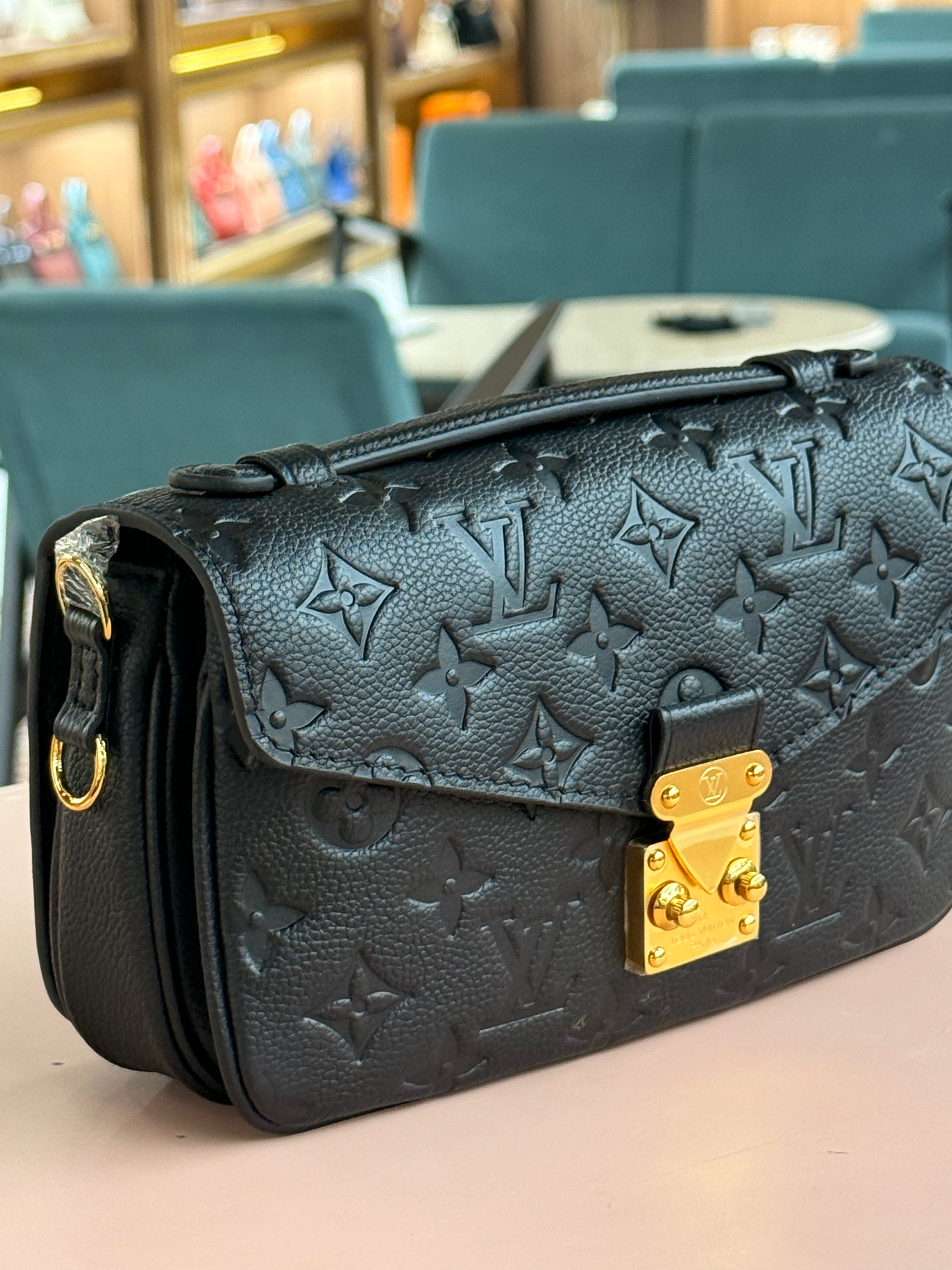 Louis Vuitton | Pochette Métis (East-West) – Monogram Empreinte – Noir – Gold Hardware