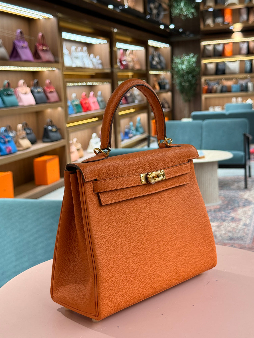 Hermes | Kelly (25) – Togo – Orange – Gold Hardware