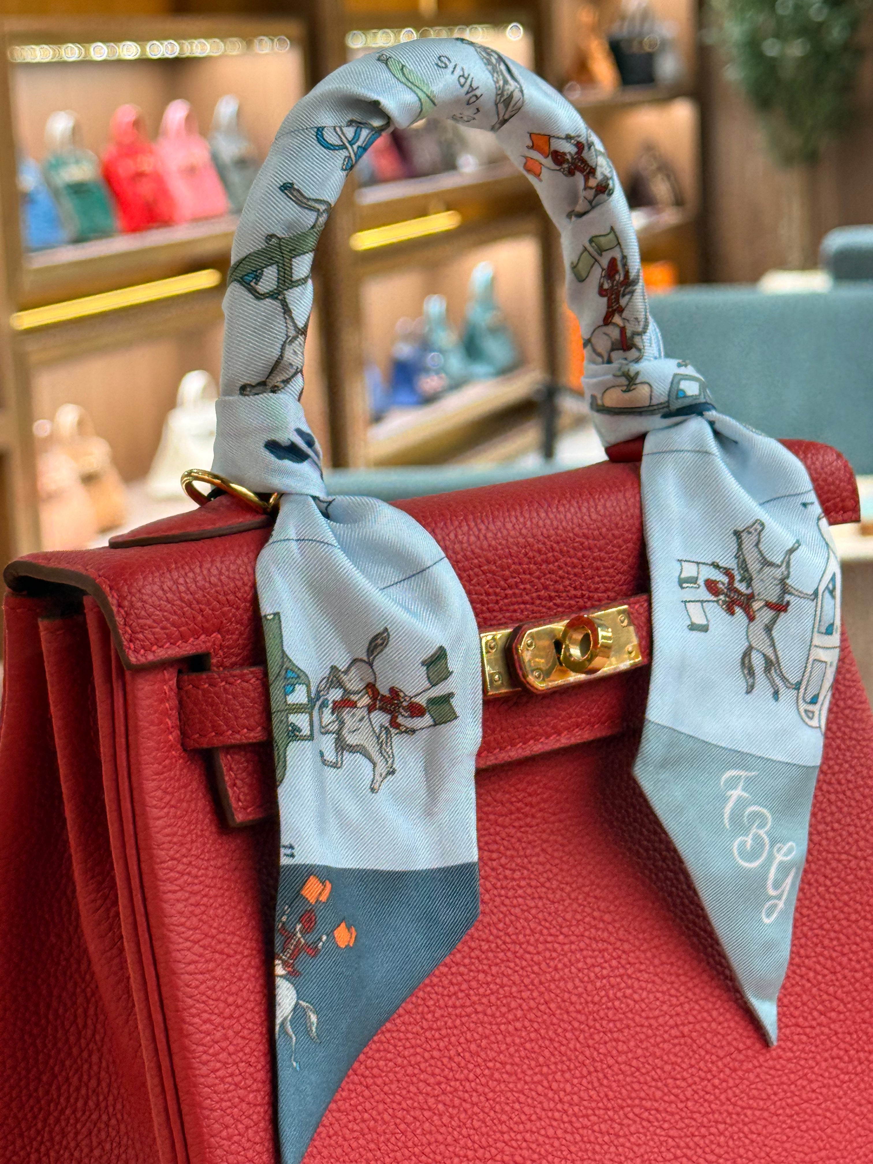 Hermes | Kelly (25) – Togo – Rouge H – Gold Hardware