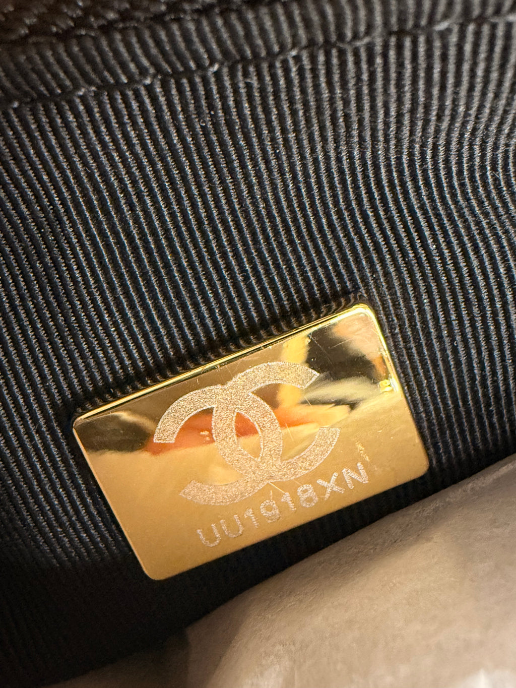 Chanel | Hobo (19) – Lambskin – Black – Gold Hardware