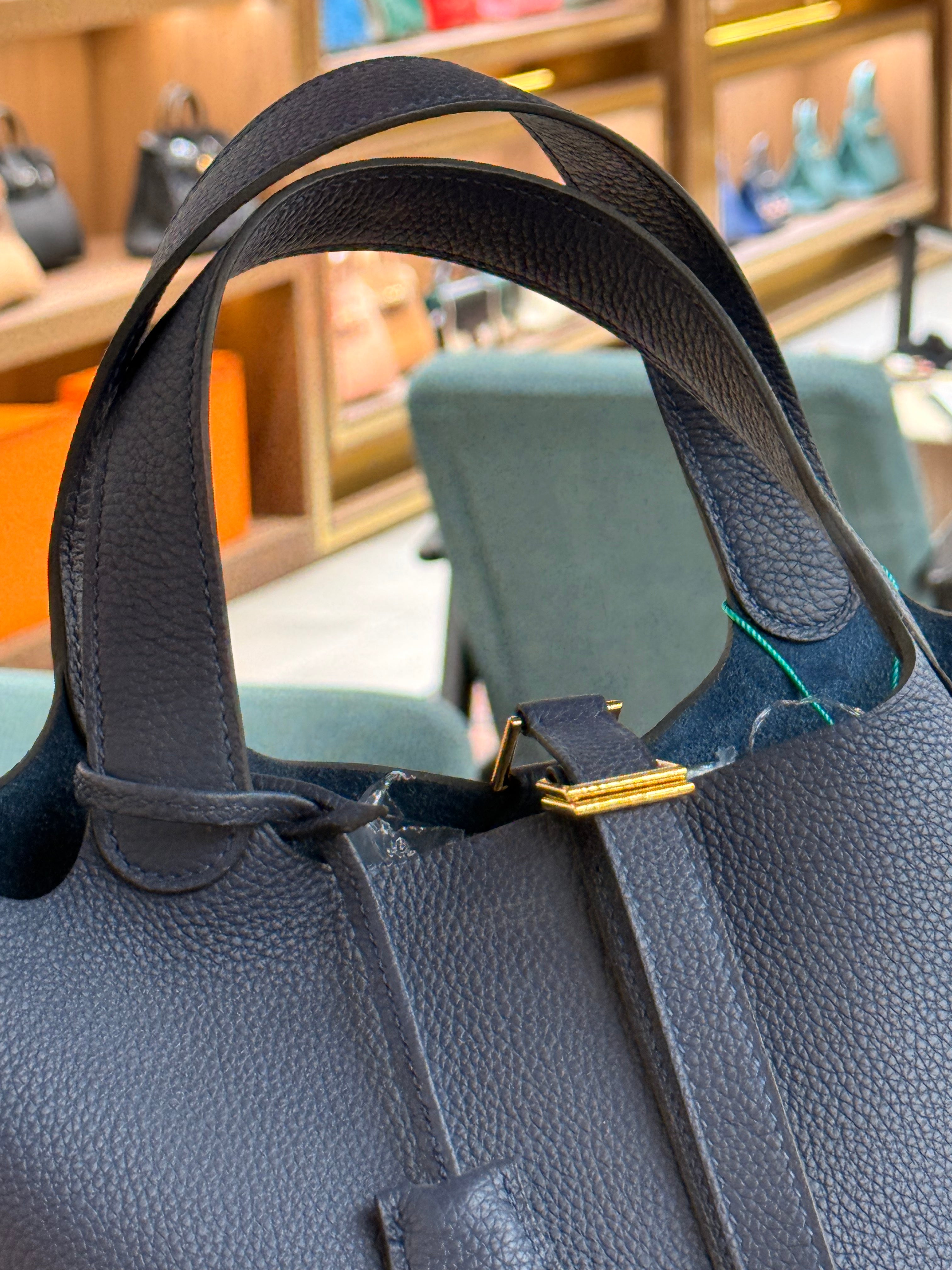 Hermes | Picotin (22) – Taurillon Clemence – Noir – Gold Hardware