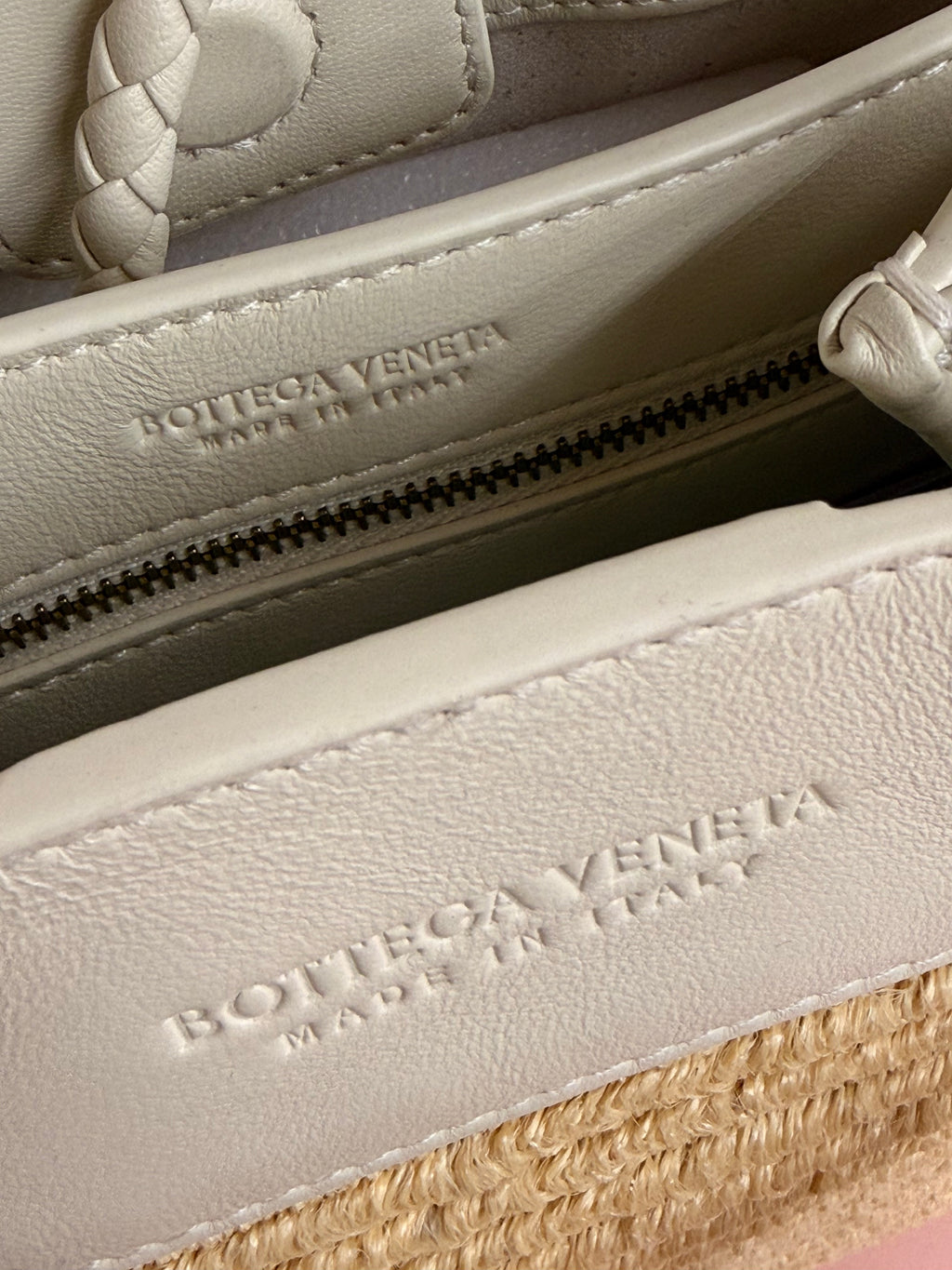 Bottega Veneta | Small Andiamo – Leather and Straw – Beige and Natural – Gold Hardware