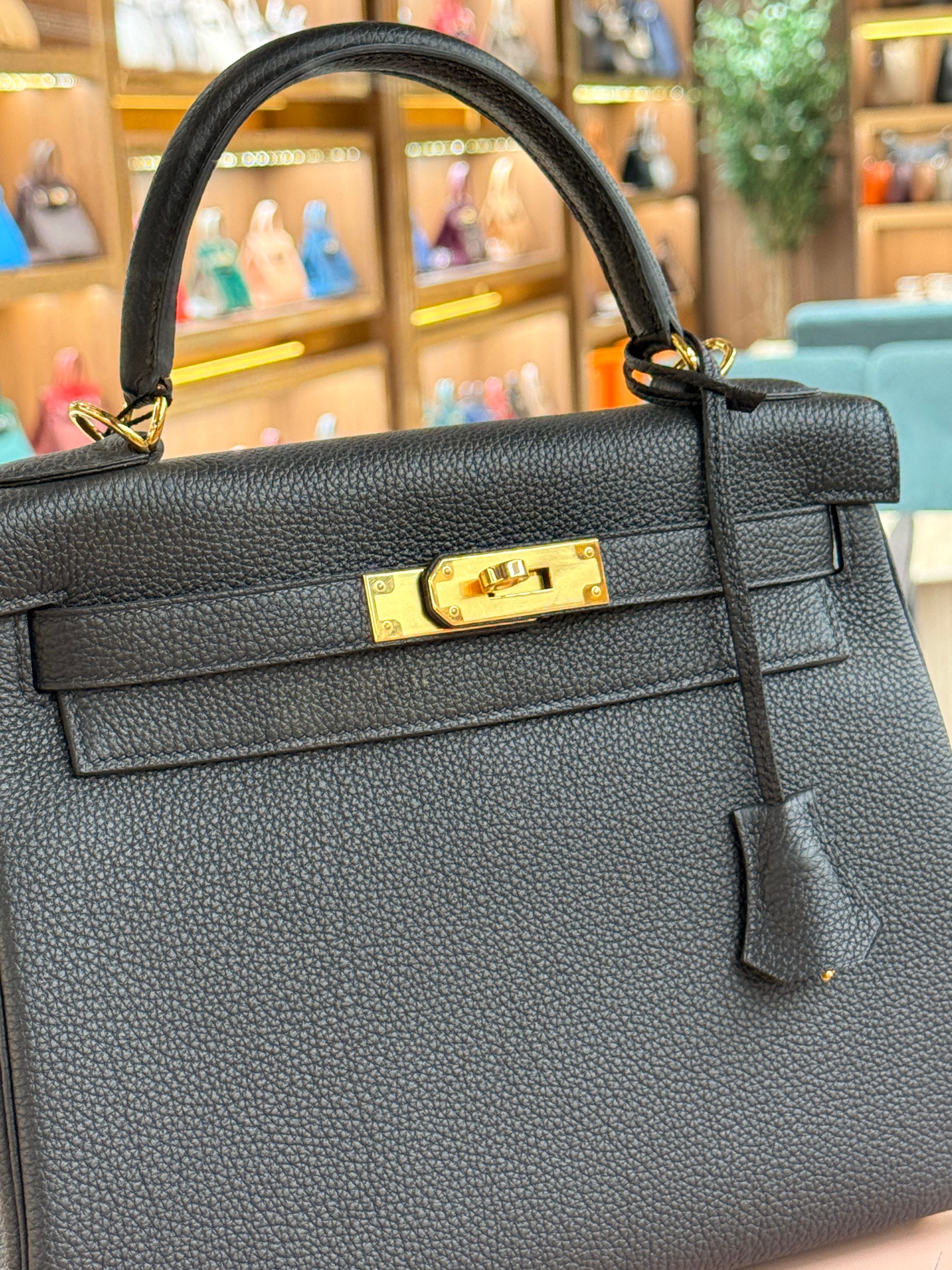 Hermes | Kelly (28) – Togo – Black – Gold Hardware