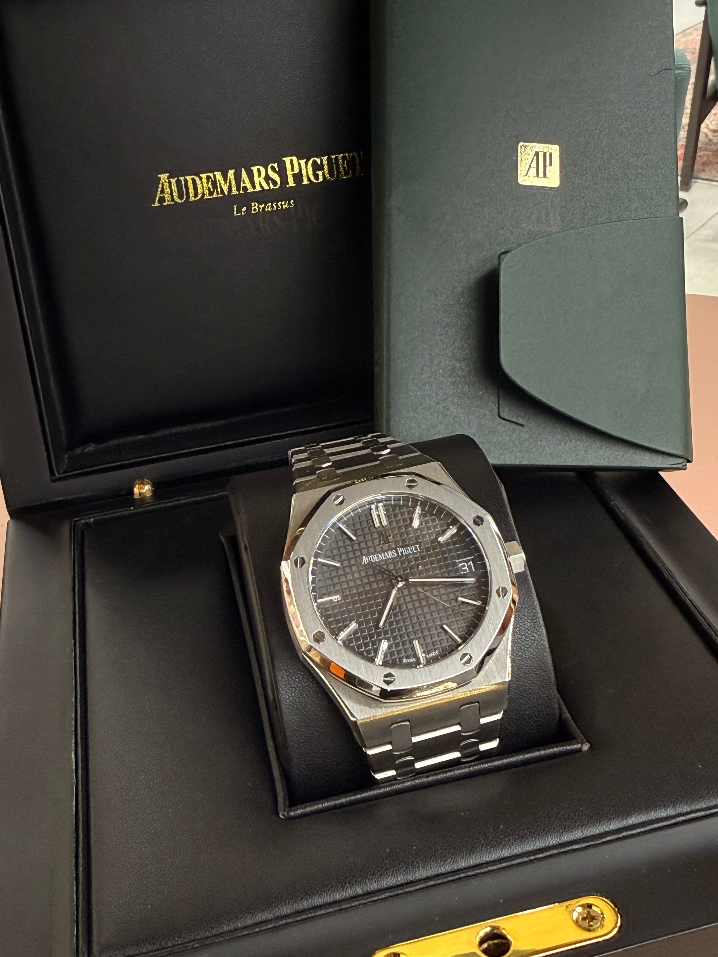 Audemars Piguet | Royal Oak – Stainless Steel – Black – Silver Hardware