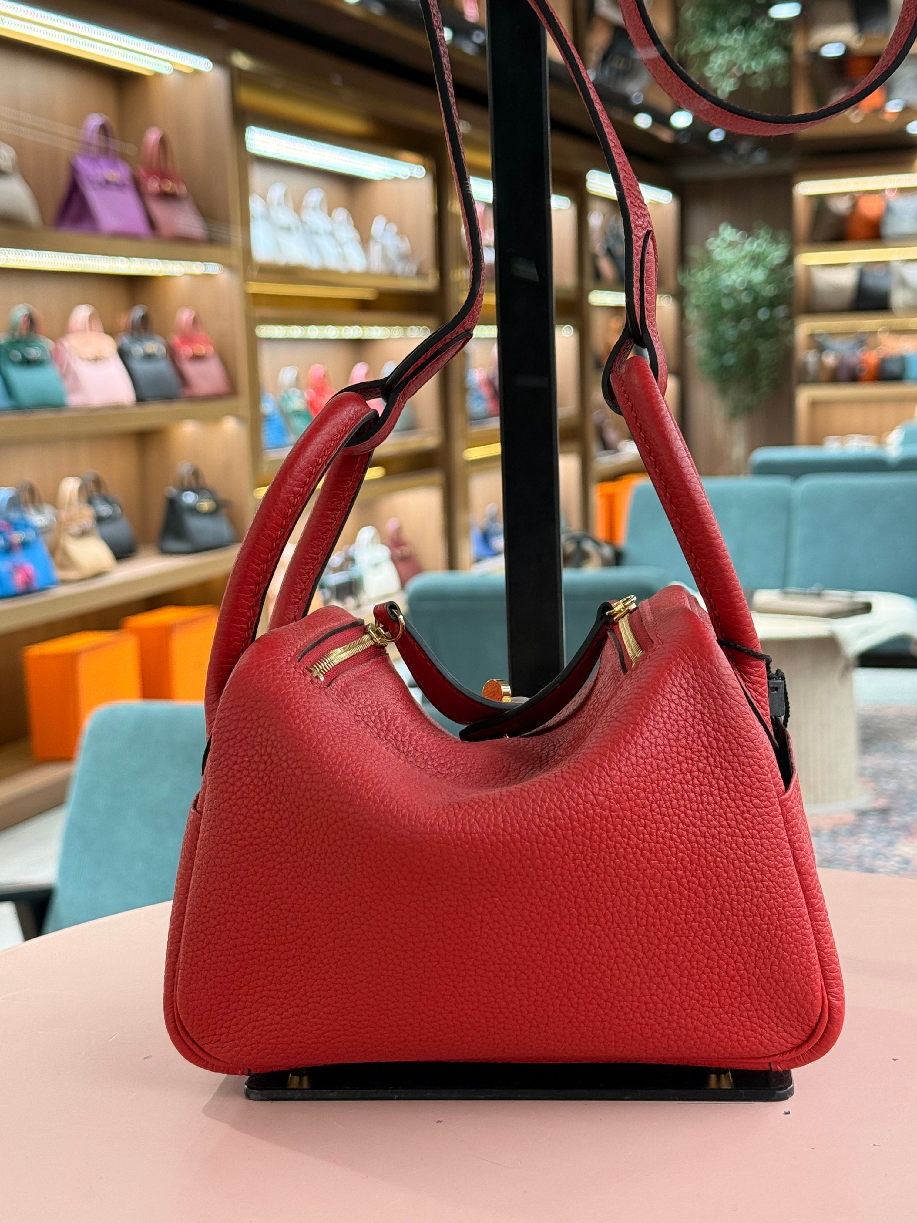 Hermes | Lindy – Togo – Rouge H – Gold Hardware