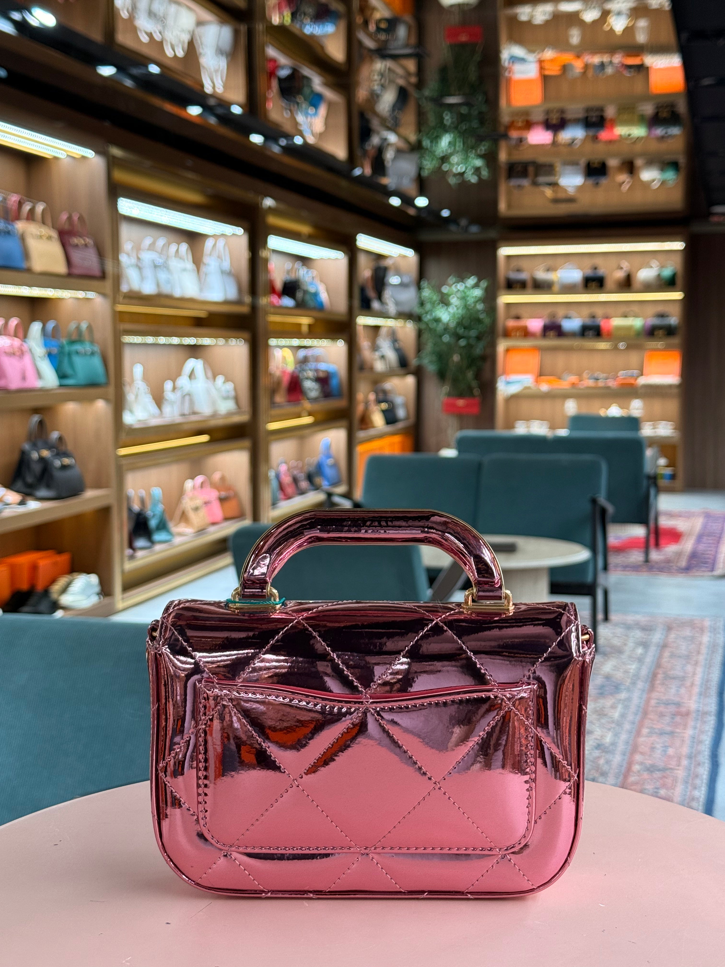 Chanel | BAG WITH HANDLE AND FLAP (Mini) – Patent Leather – Pink – Gold Hardware