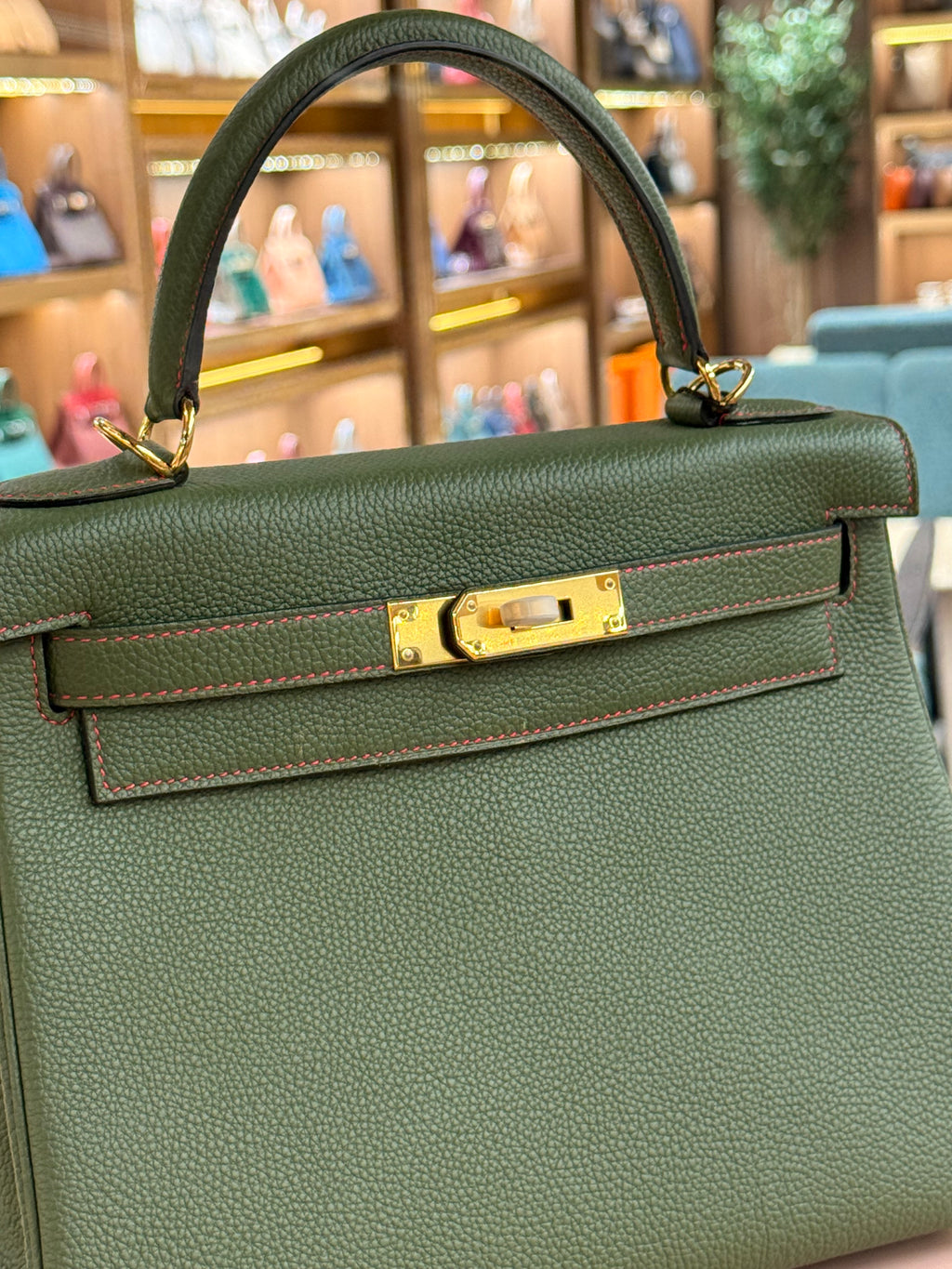 Hermes | Kelly (28) – Togo – Vert Cypress – Gold Hardware