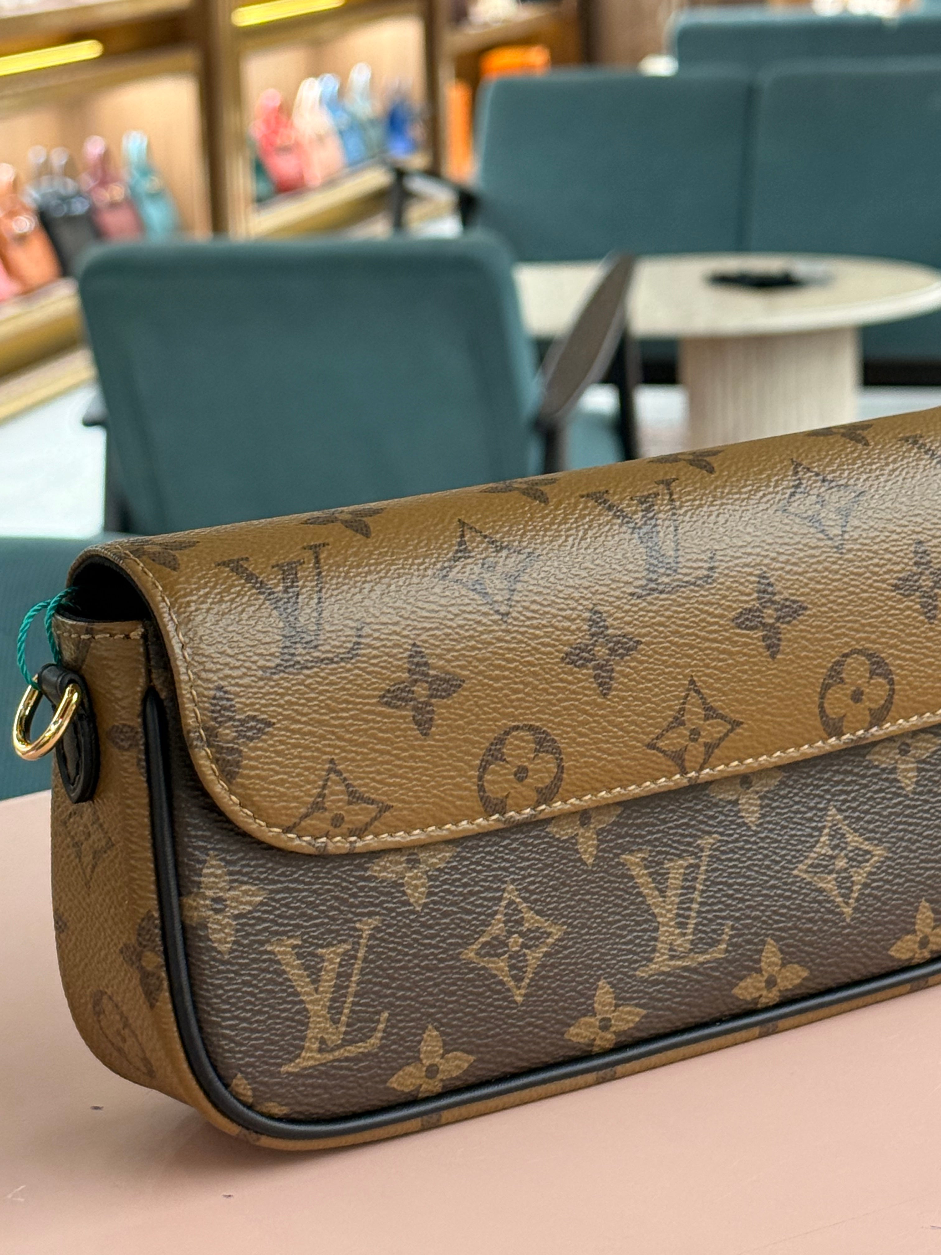 Louis Vuitton | Wallet on Chain (Ivy) – Canvas – Brown – Gold Hardware