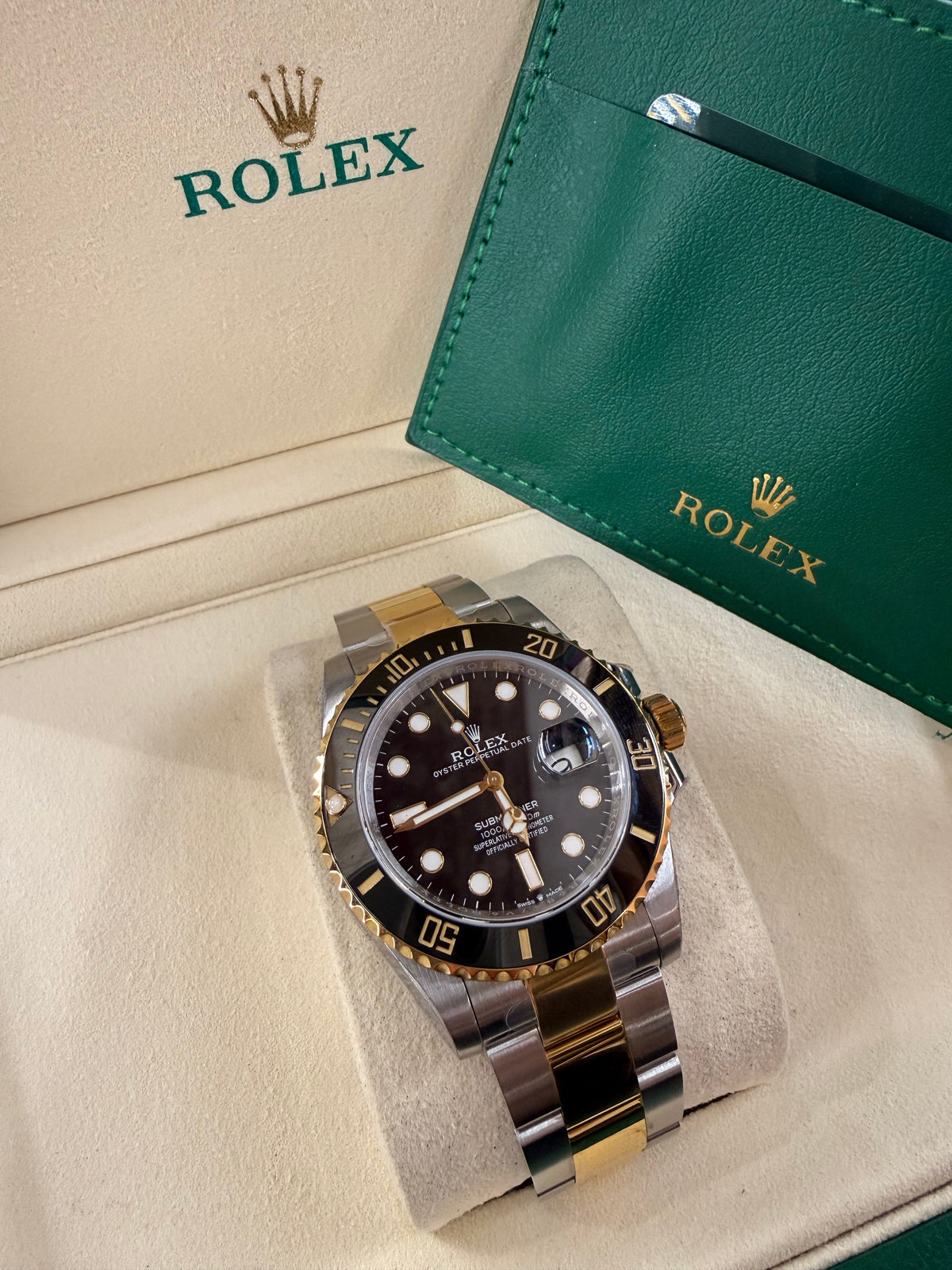 Rolex | Submariner – Stainless Steel – Black – Gold Hardware
