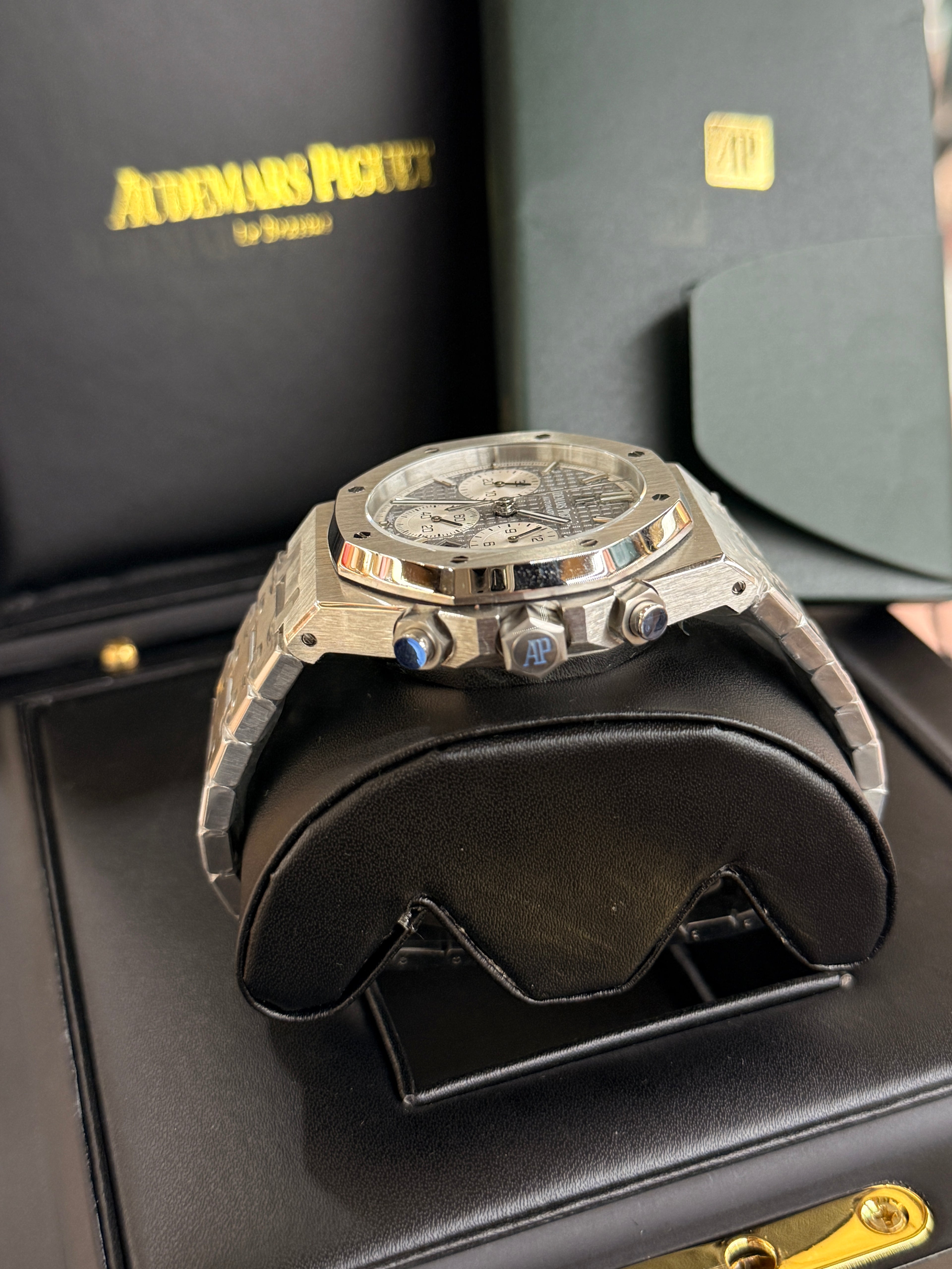Audemars Piguet | Royal Oak Chronograph – Stainless Steel – Silver – Silver Hardware