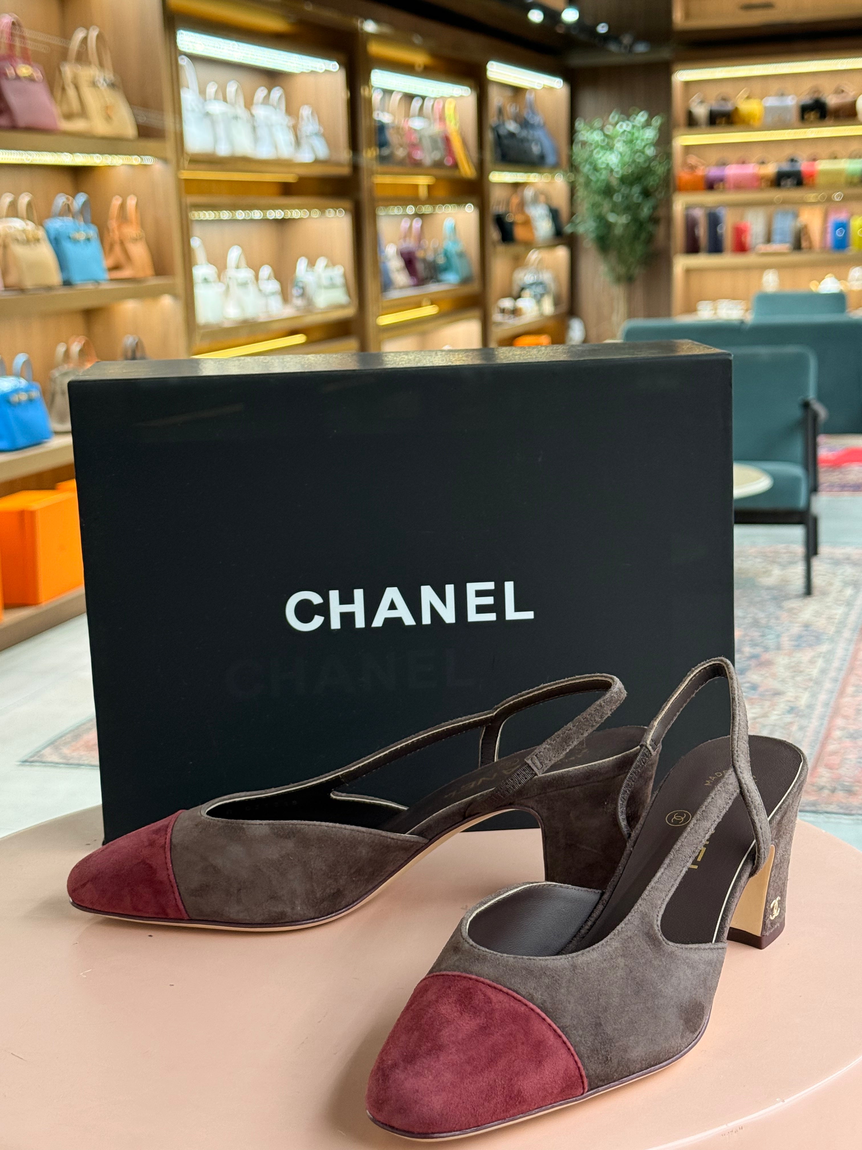 Chanel | Slingback Heels – Suede – Grey and Burgundy – Gold Hardware