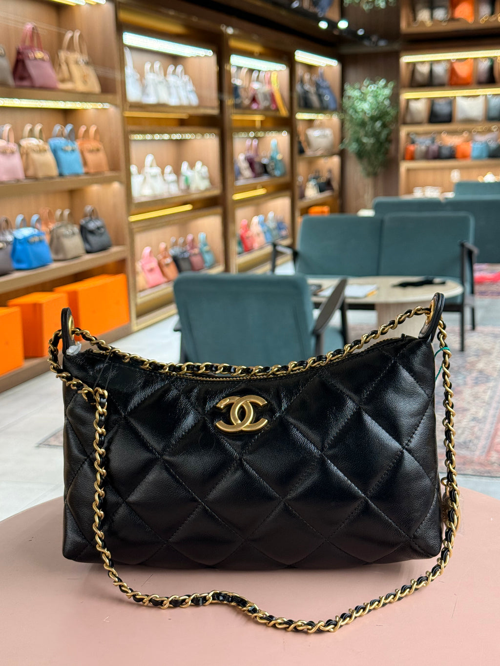 Chanel | Hobo (19) – Lambskin – Black – Gold Hardware