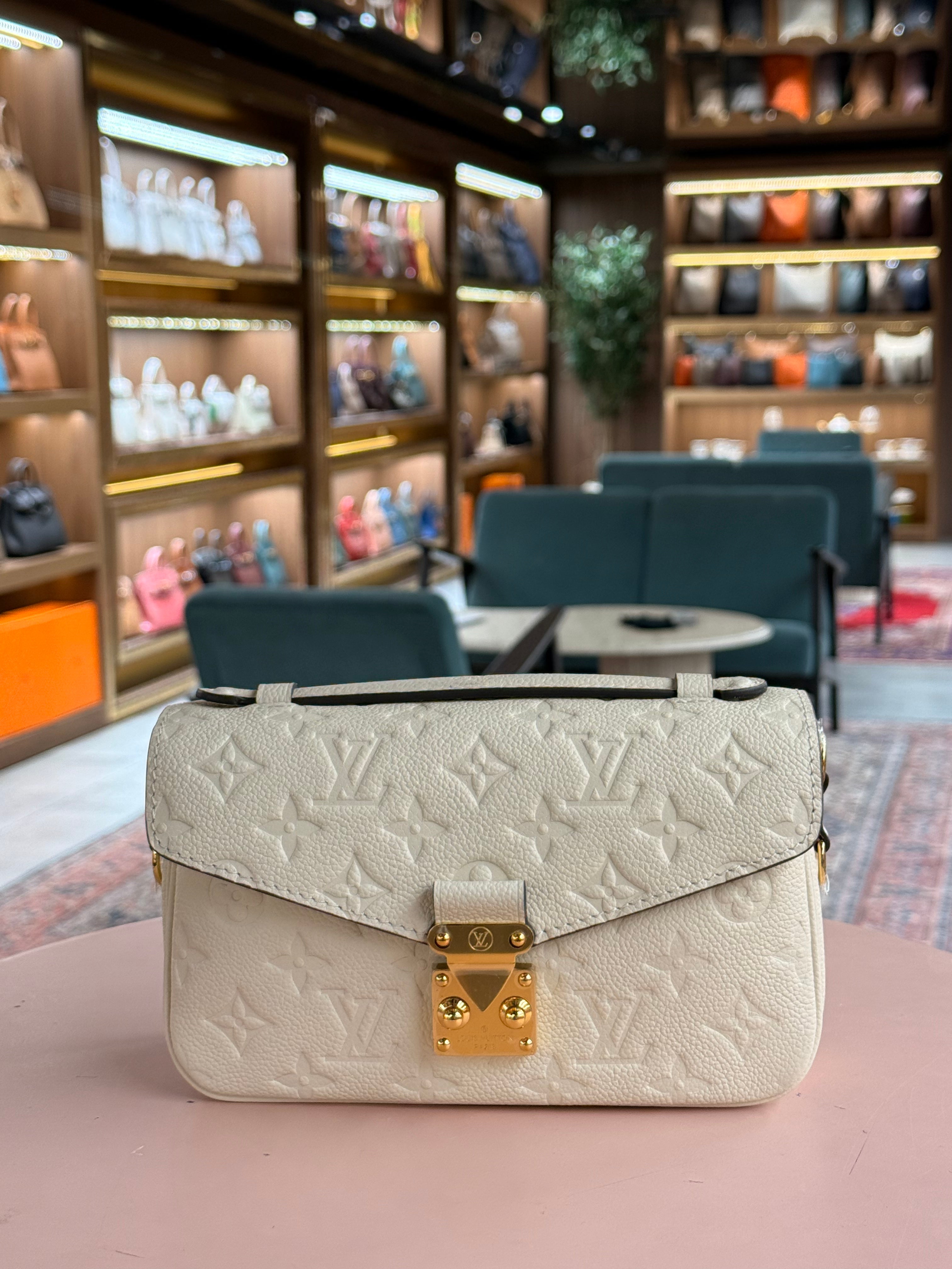Louis Vuitton | Pochette Métis (East-West) – Monogram Empreinte – Cream – Gold Hardware