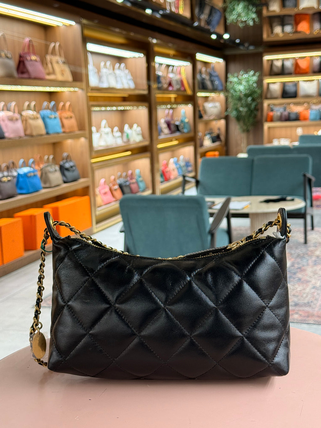 Chanel | Hobo (19) – Lambskin – Black – Gold Hardware