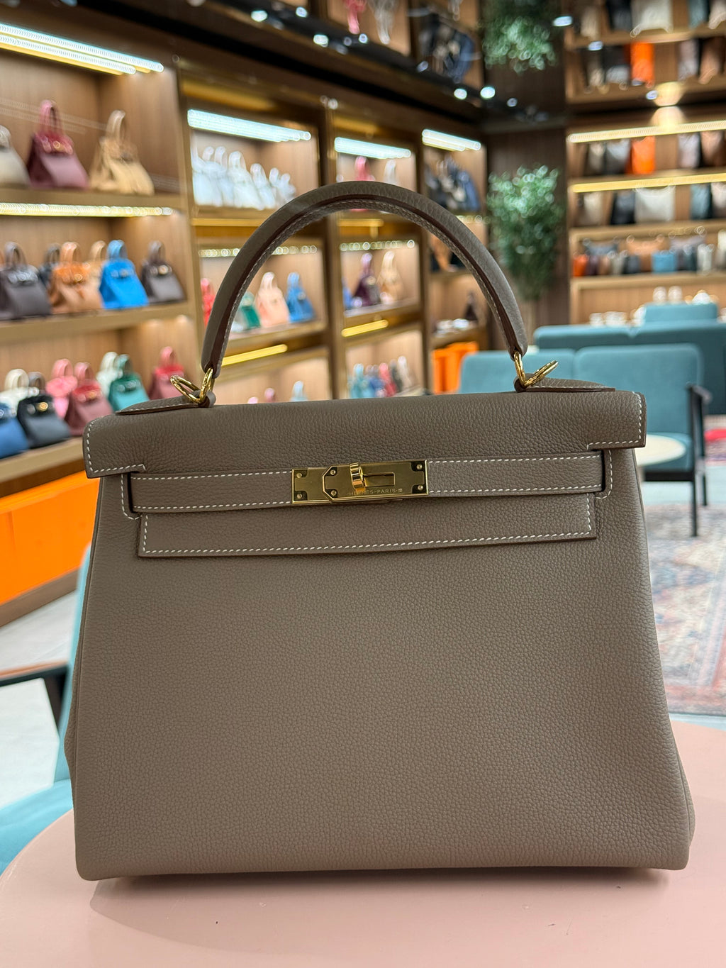 Hermes | Kelly (28) – Togo – Etoupe – Gold Hardware