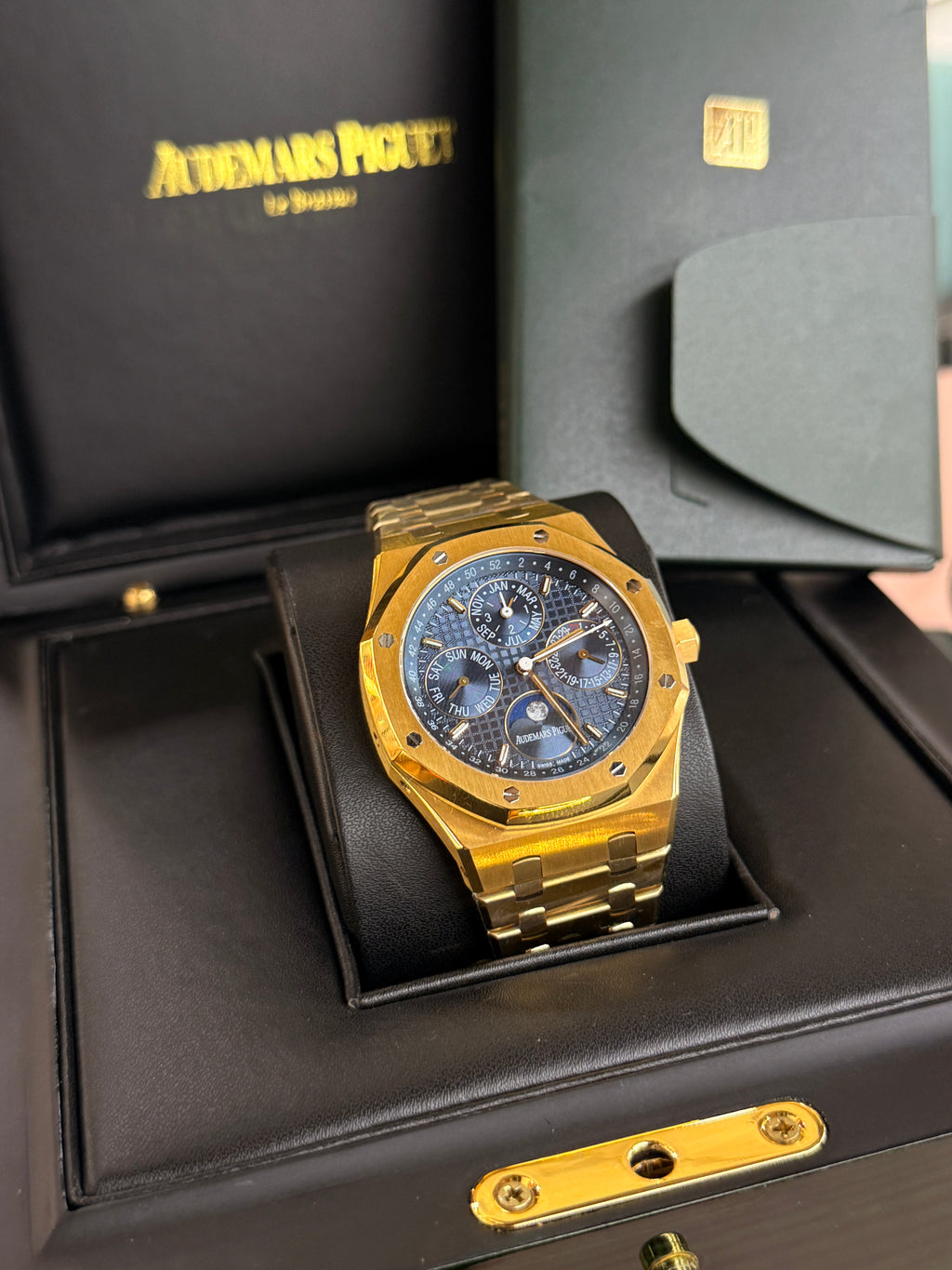 Audemars Piguet | Royal Oak Offshore Chronograph – Stainless Steel – Gold – Gold Hardware