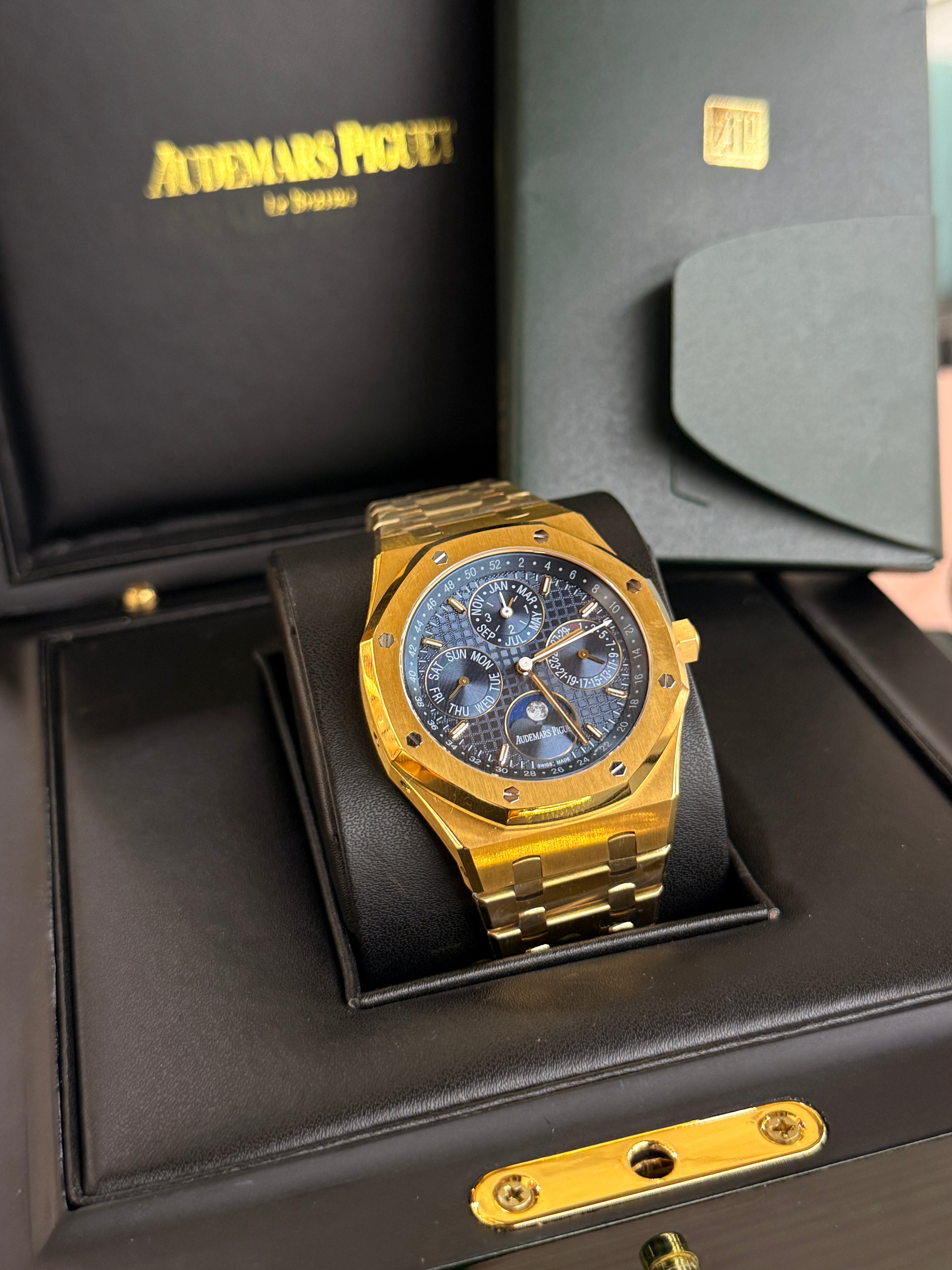Audemars Piguet | Royal Oak Offshore Chronograph – Stainless Steel – Gold – Gold Hardware